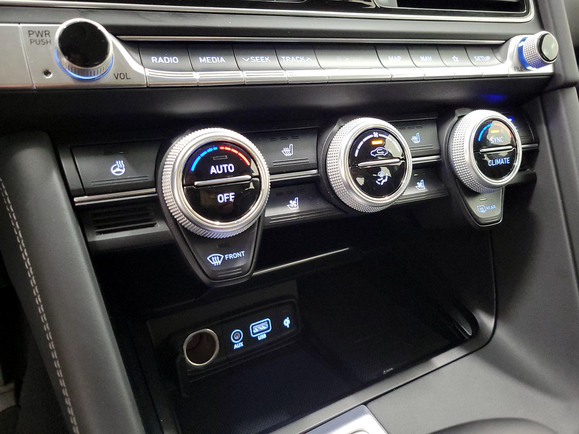 Thumbnail: 2019 Genesis G70 - 17