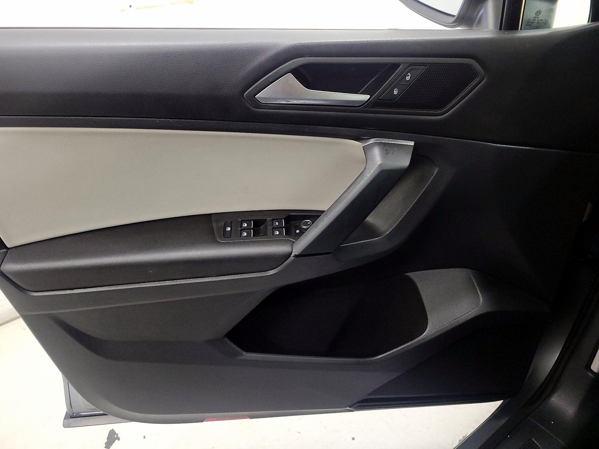 Thumbnail: 2019 Volkswagen Tiguan - 12