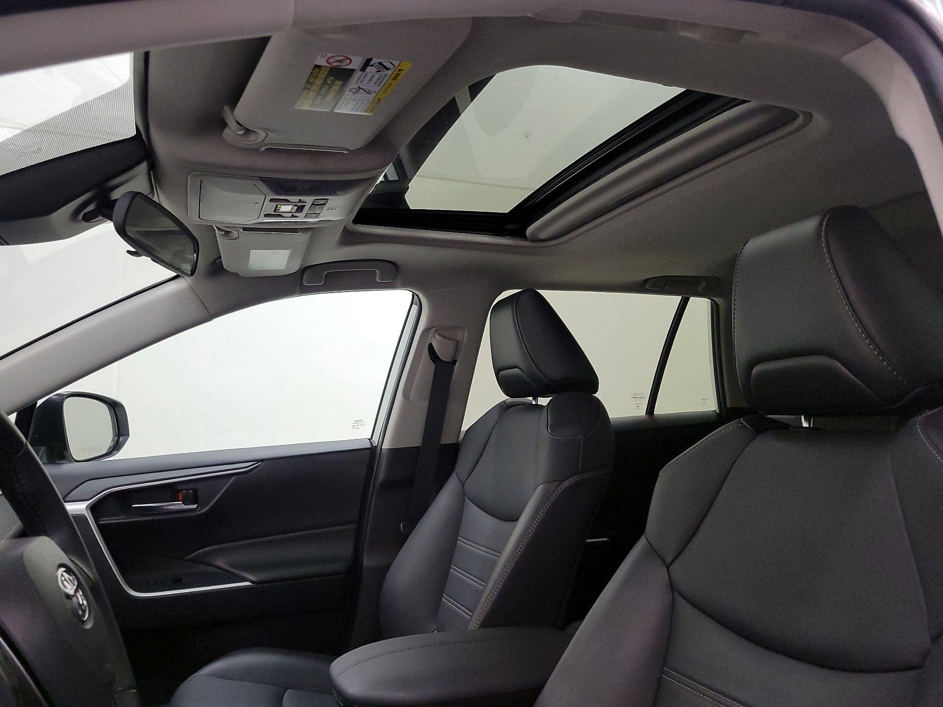 Thumbnail: 2022 Toyota RAV4 - 19