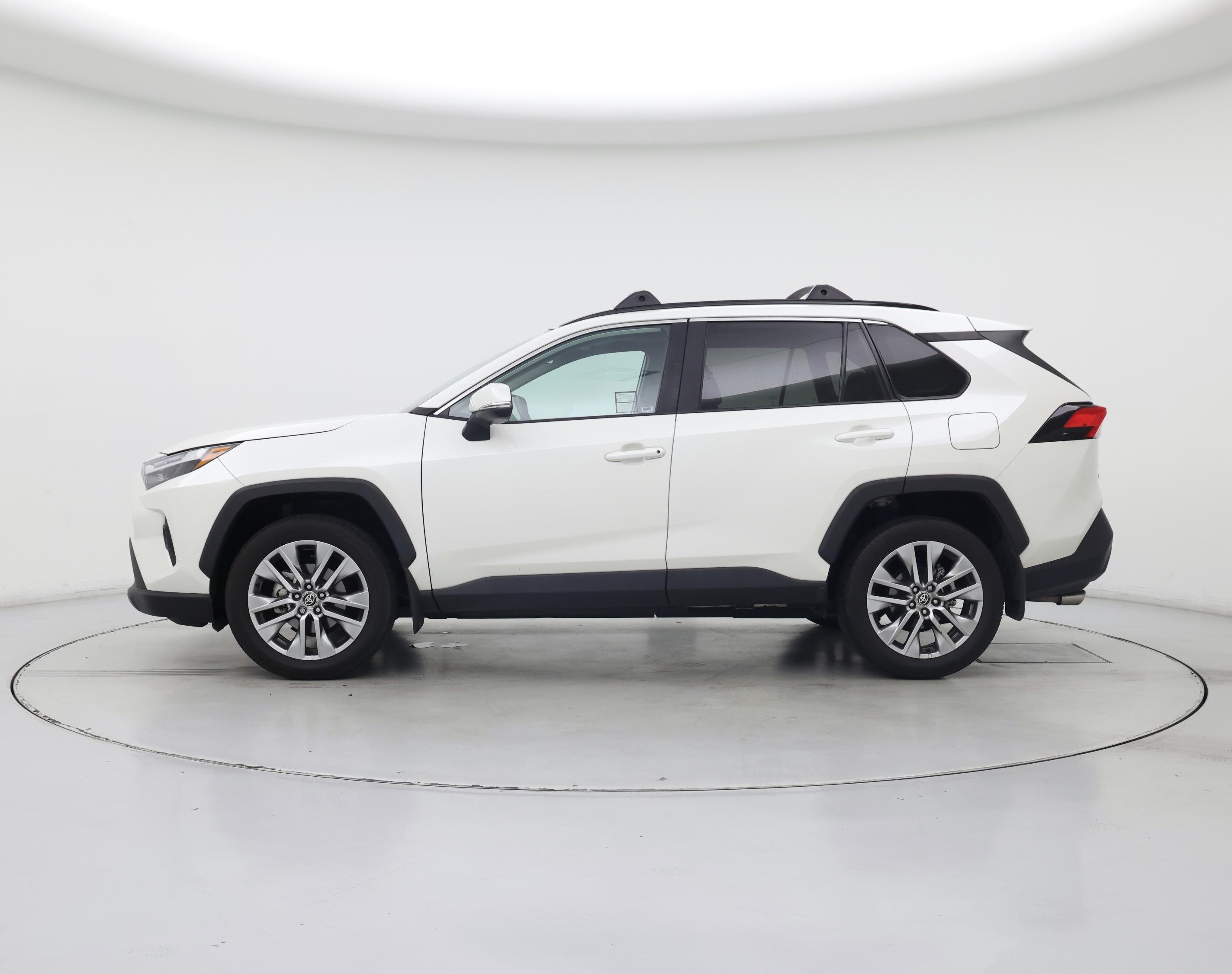 Thumbnail: 2022 Toyota RAV4 - 3