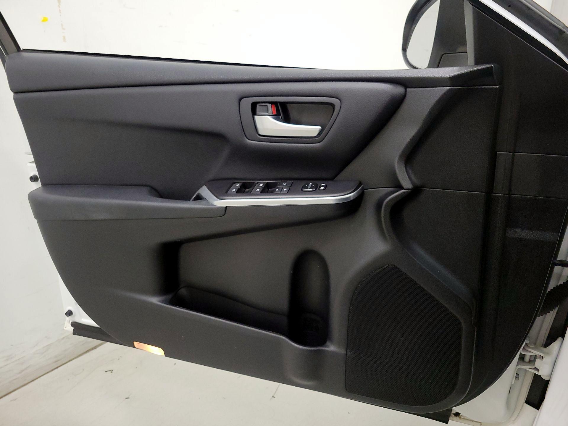 Thumbnail: 2017 Toyota Camry - 12