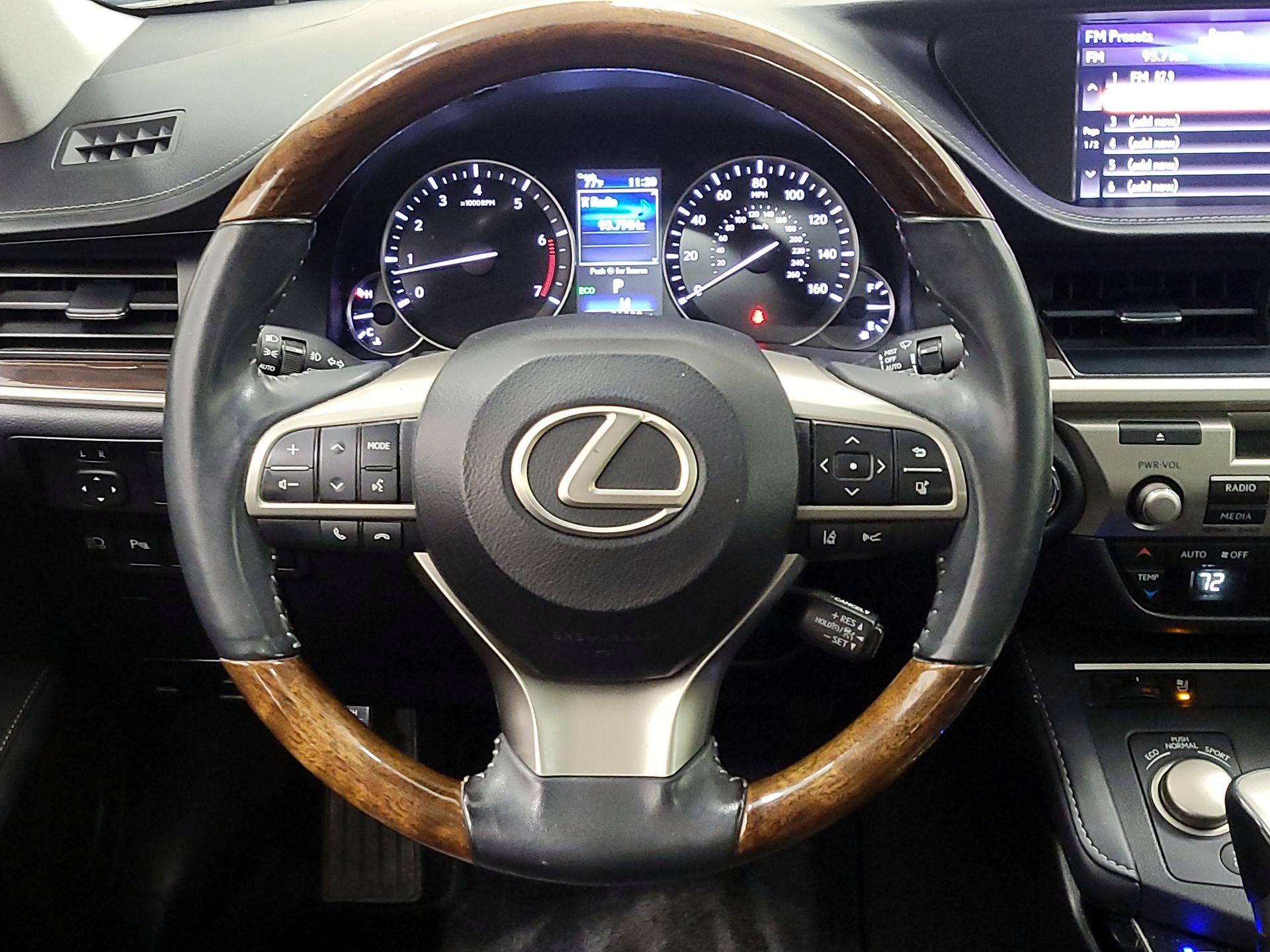 Thumbnail: 2018 Lexus ES - 10