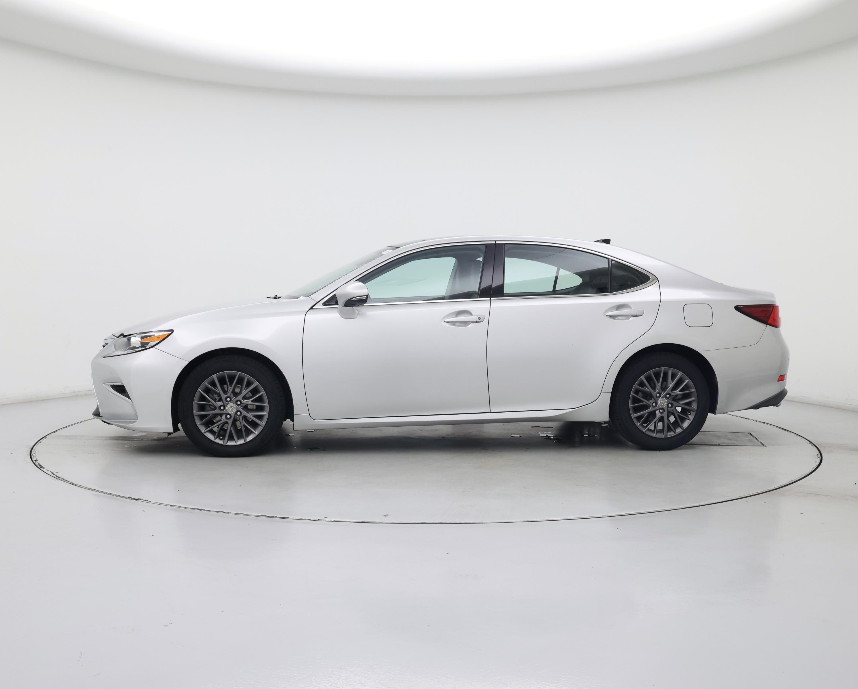 Thumbnail: 2018 Lexus ES - 3
