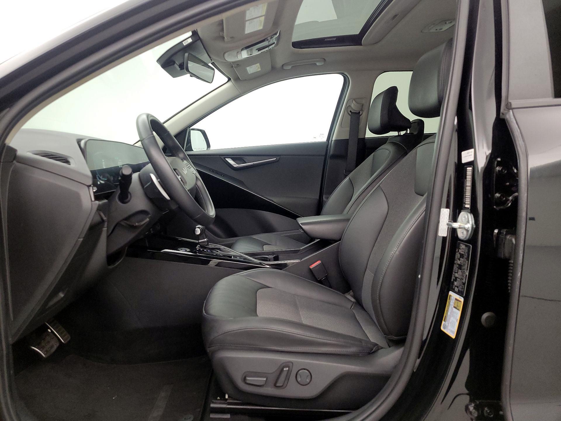 Thumbnail: 2023 Kia Niro - 11