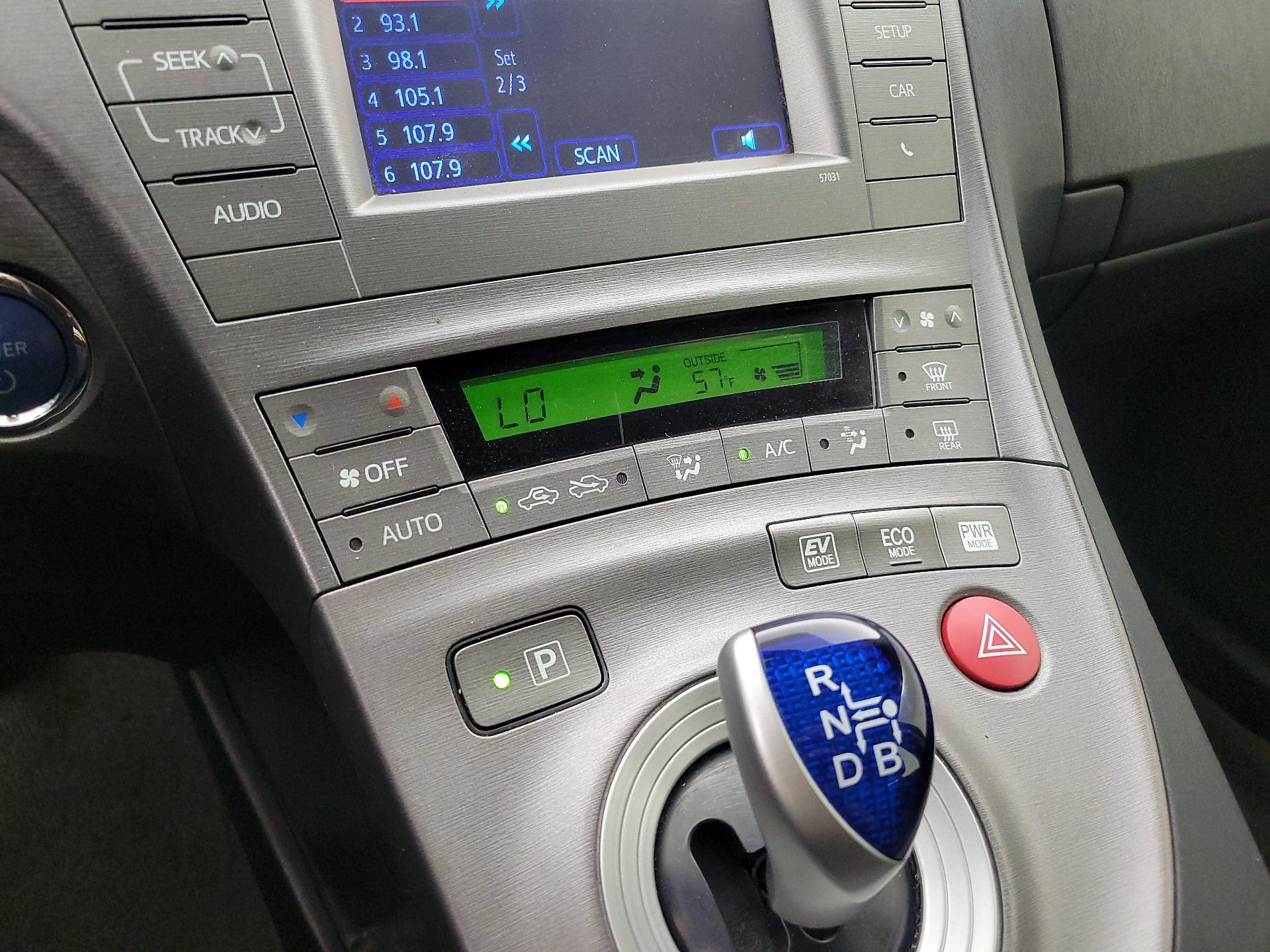 Thumbnail: 2015 Toyota Prius - 16