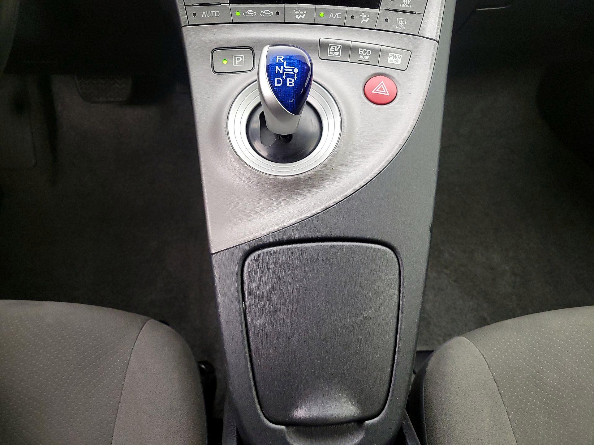 Thumbnail: 2015 Toyota Prius - 17
