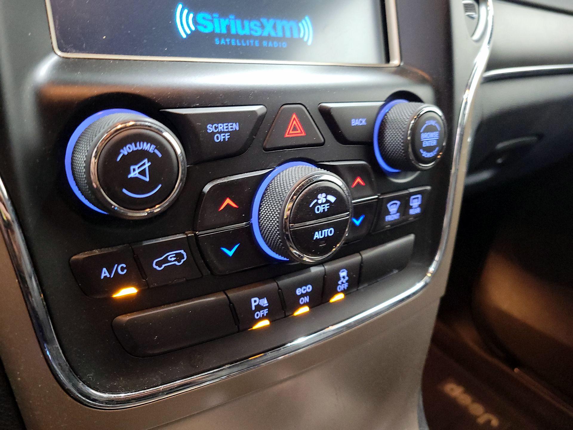 Thumbnail: 2014 Jeep Grand Cherokee - 17