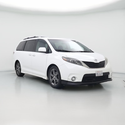 White 2015 Toyota Sienna SE
