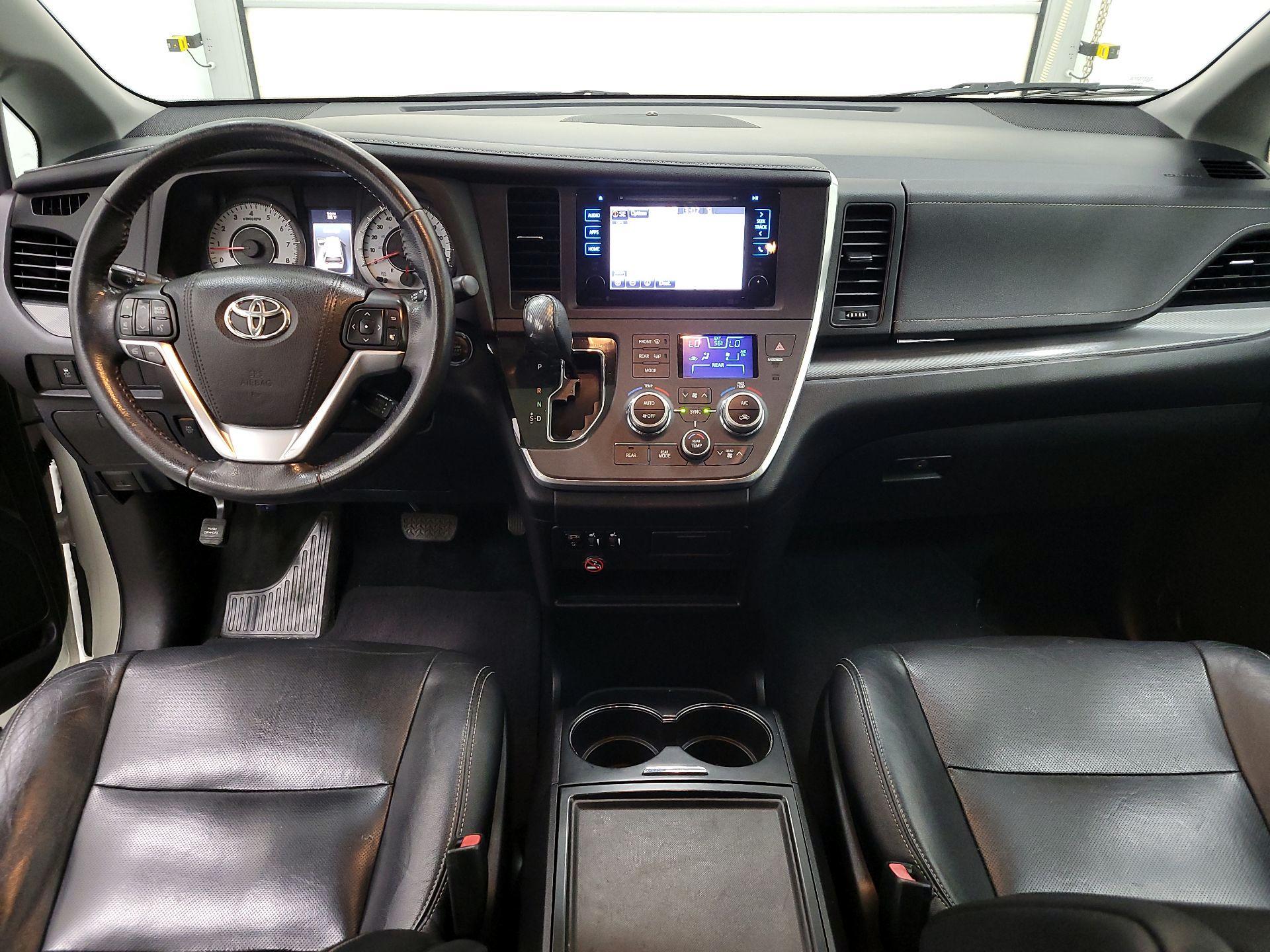 Thumbnail: 2015 Toyota Sienna - 9