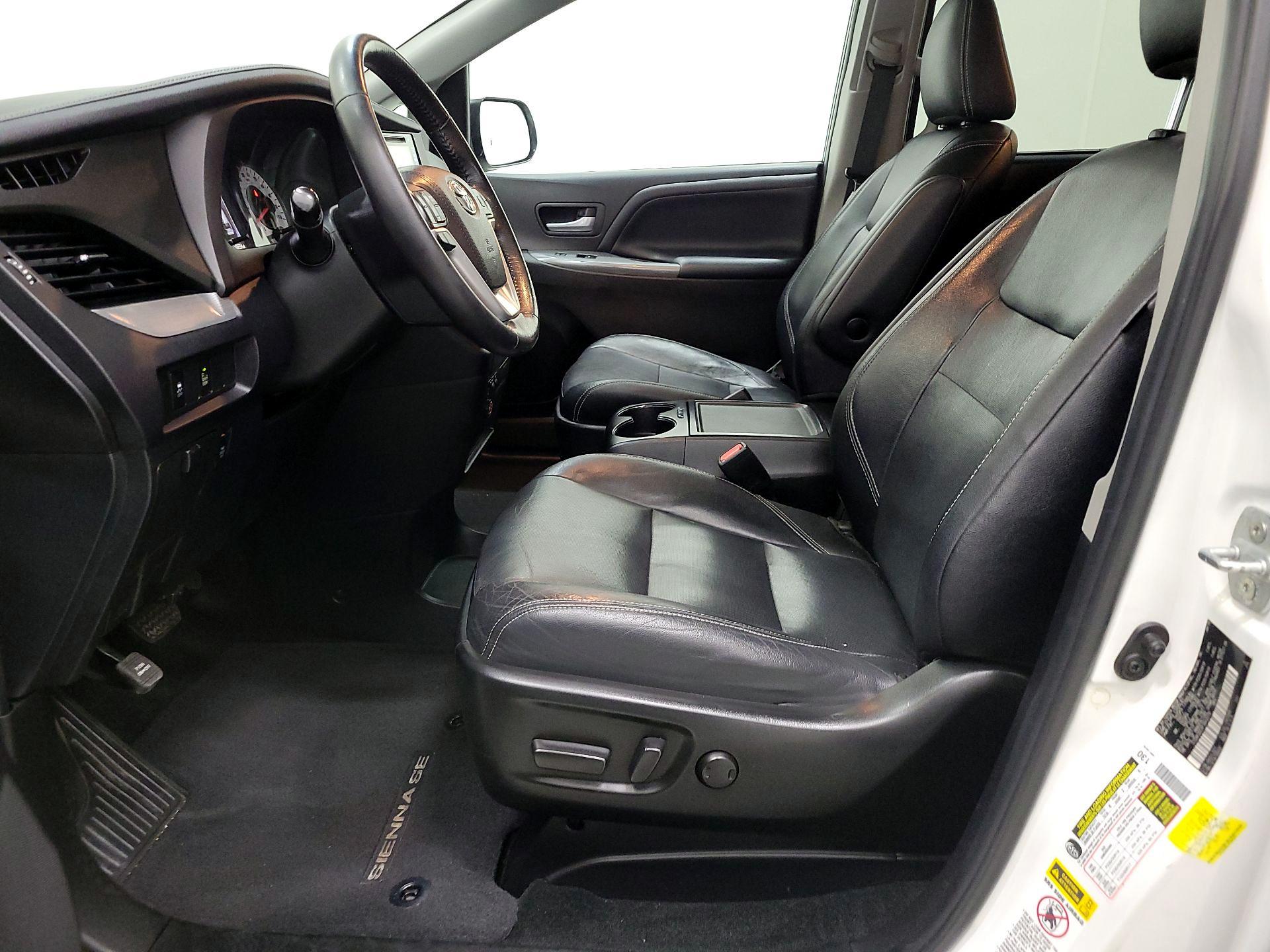 Thumbnail: 2015 Toyota Sienna - 11
