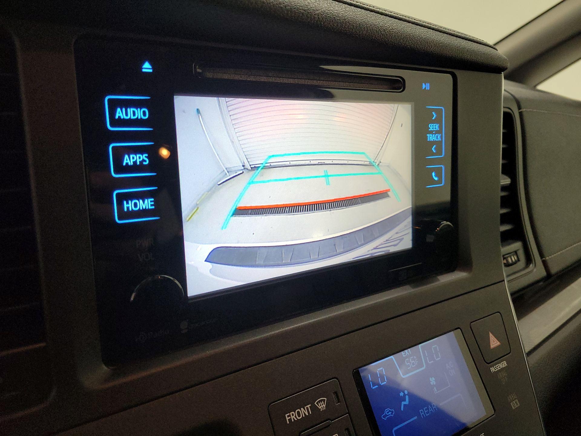 Thumbnail: 2015 Toyota Sienna - 15