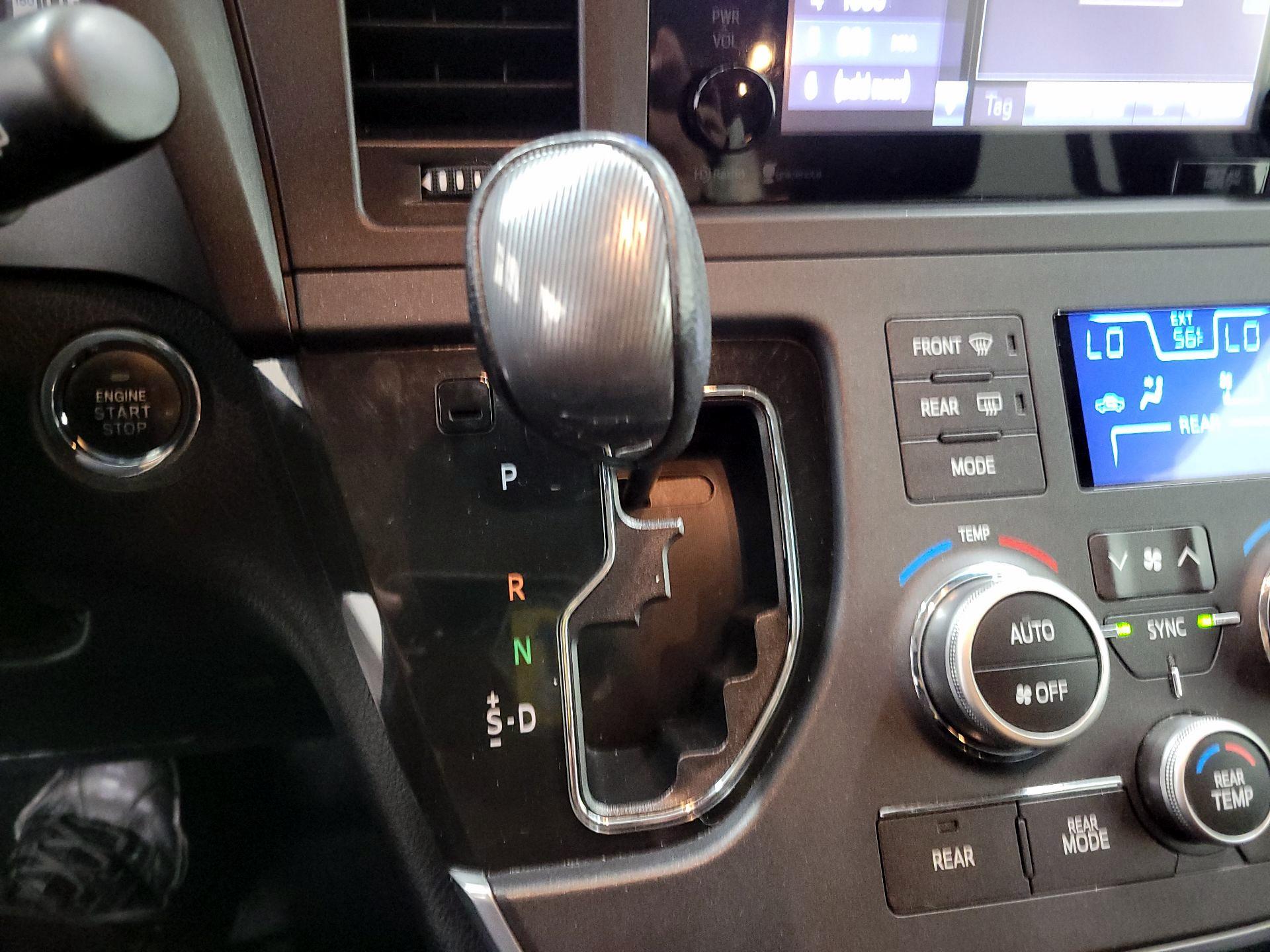 Thumbnail: 2015 Toyota Sienna - 18