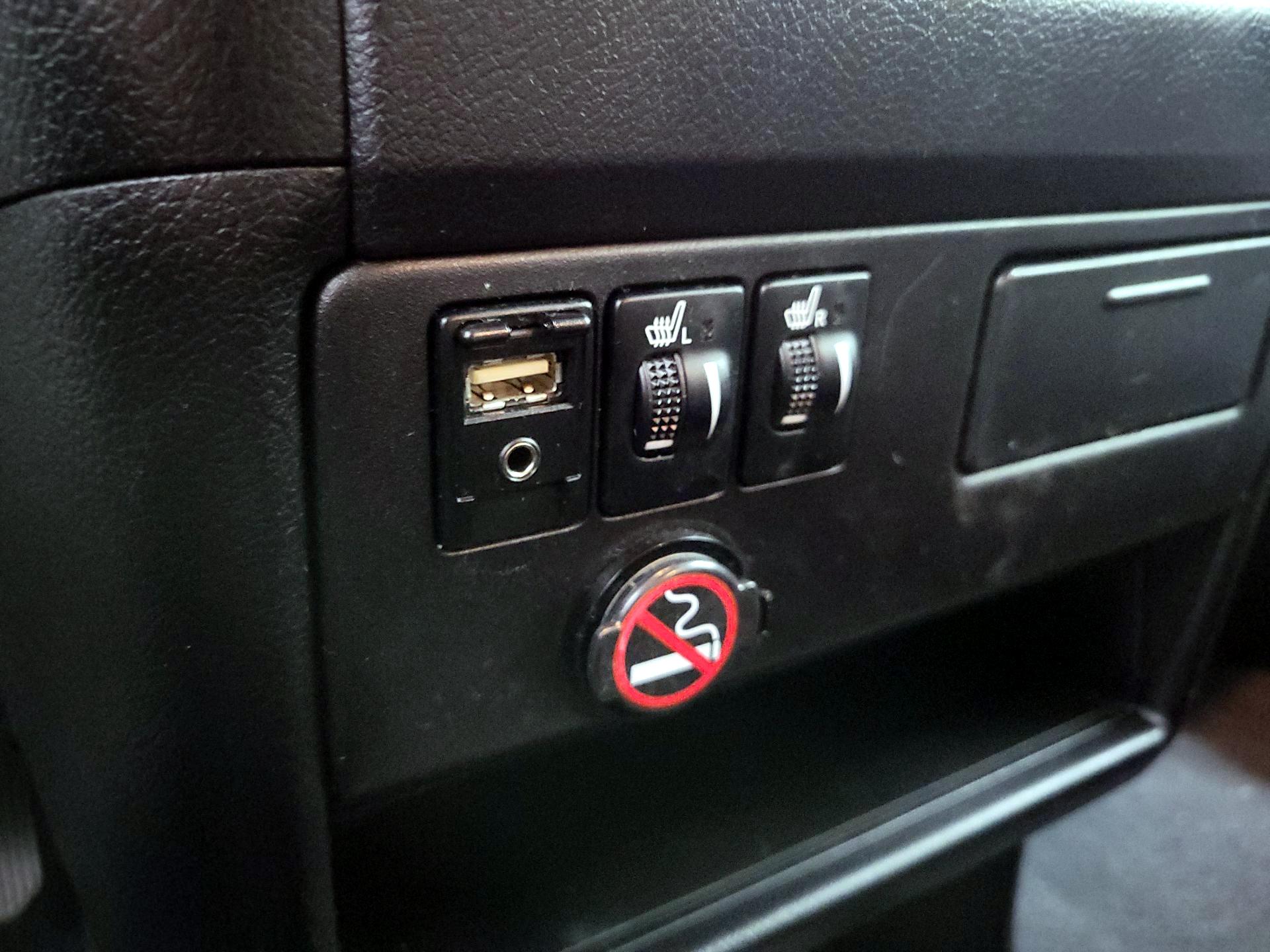 Thumbnail: 2015 Toyota Sienna - 19