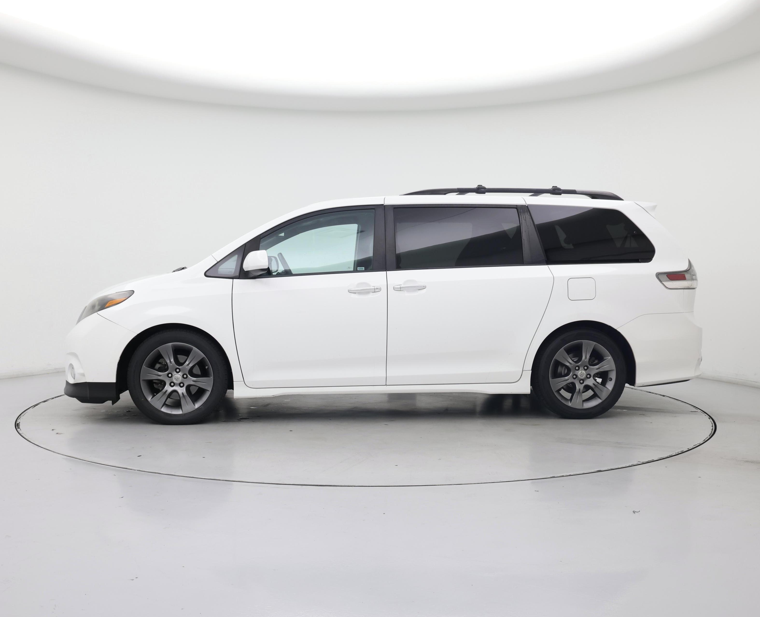 Thumbnail: 2015 Toyota Sienna - 3