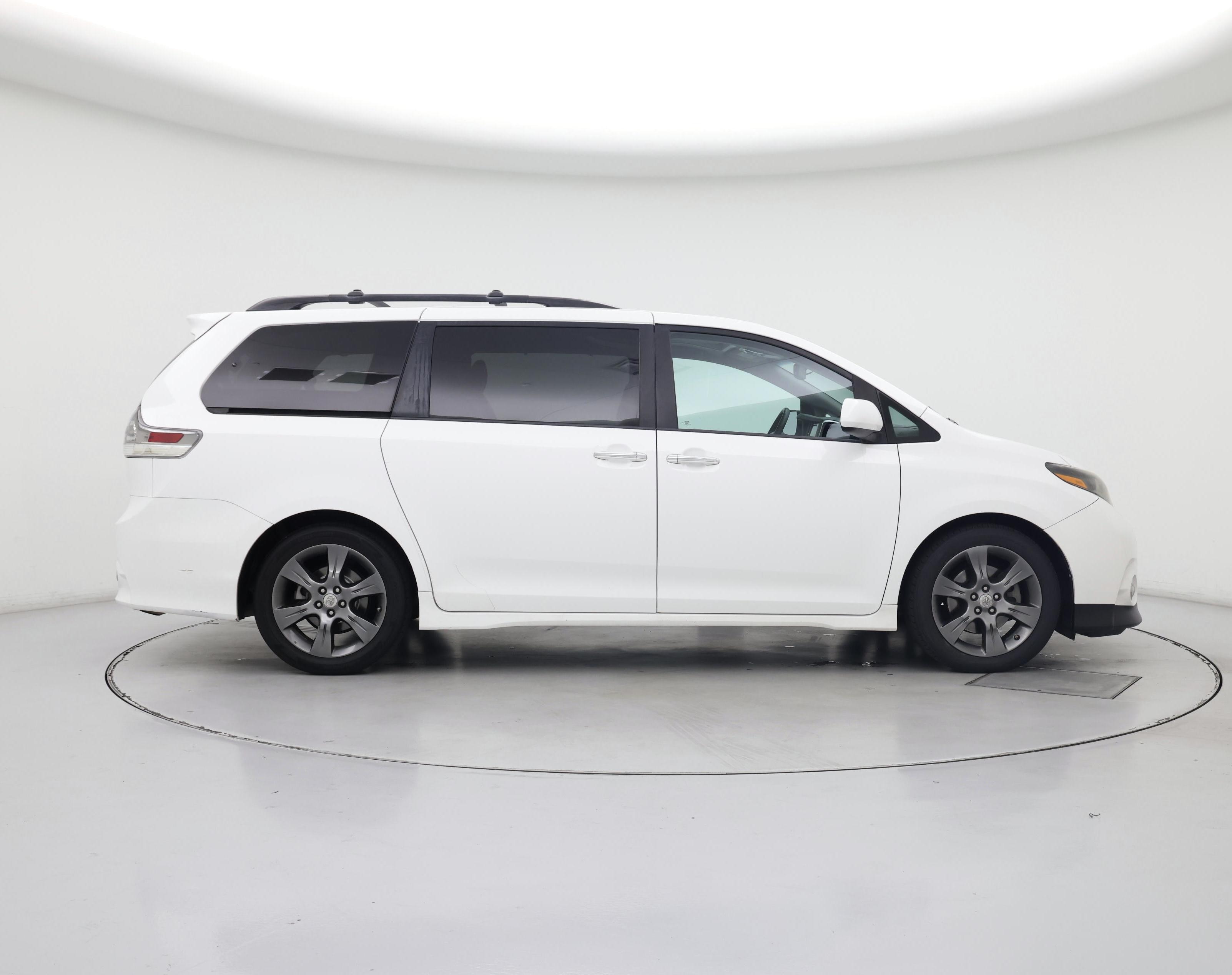 Thumbnail: 2015 Toyota Sienna - 7
