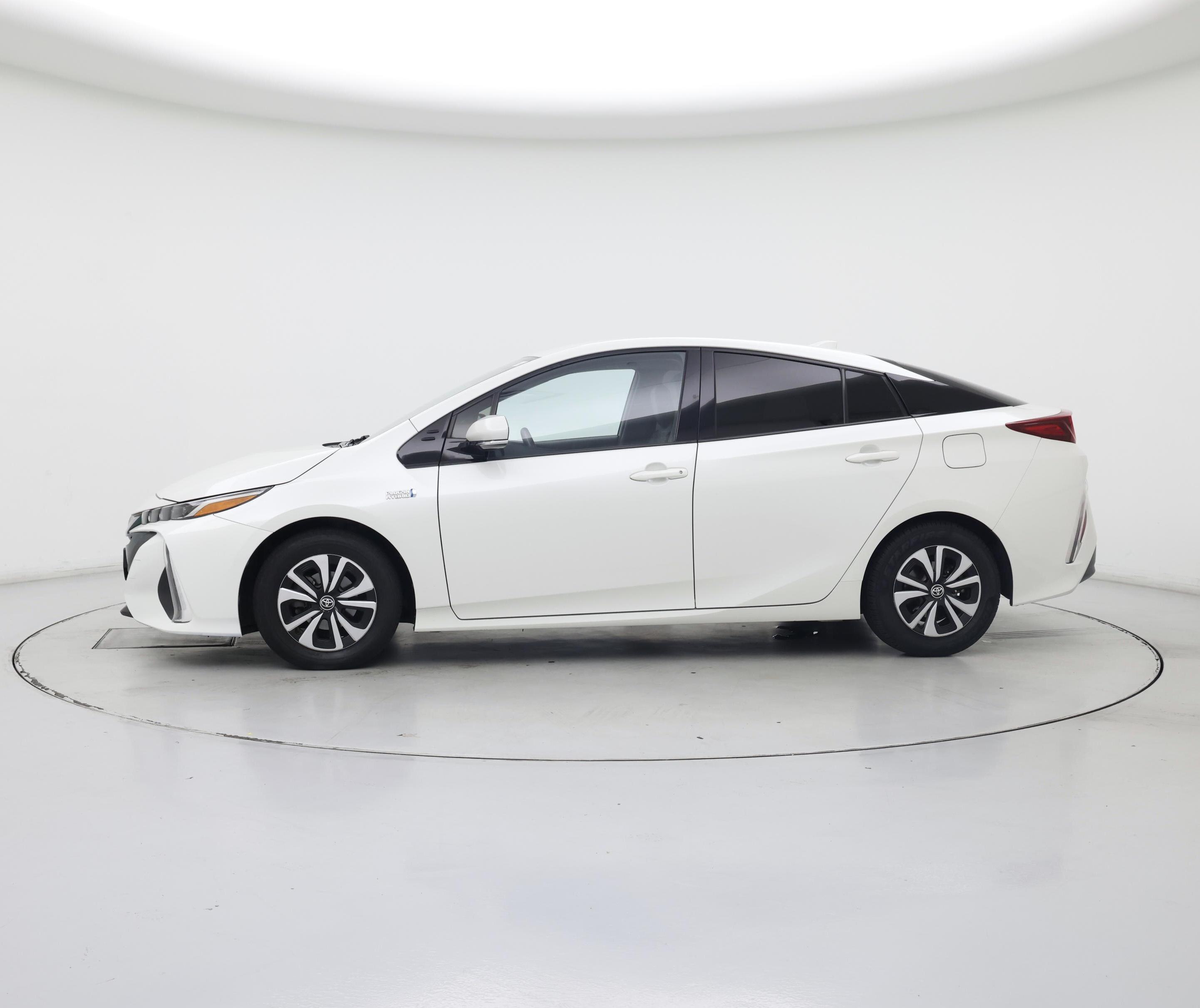 Thumbnail: 2017 Toyota Prius Prime - 3
