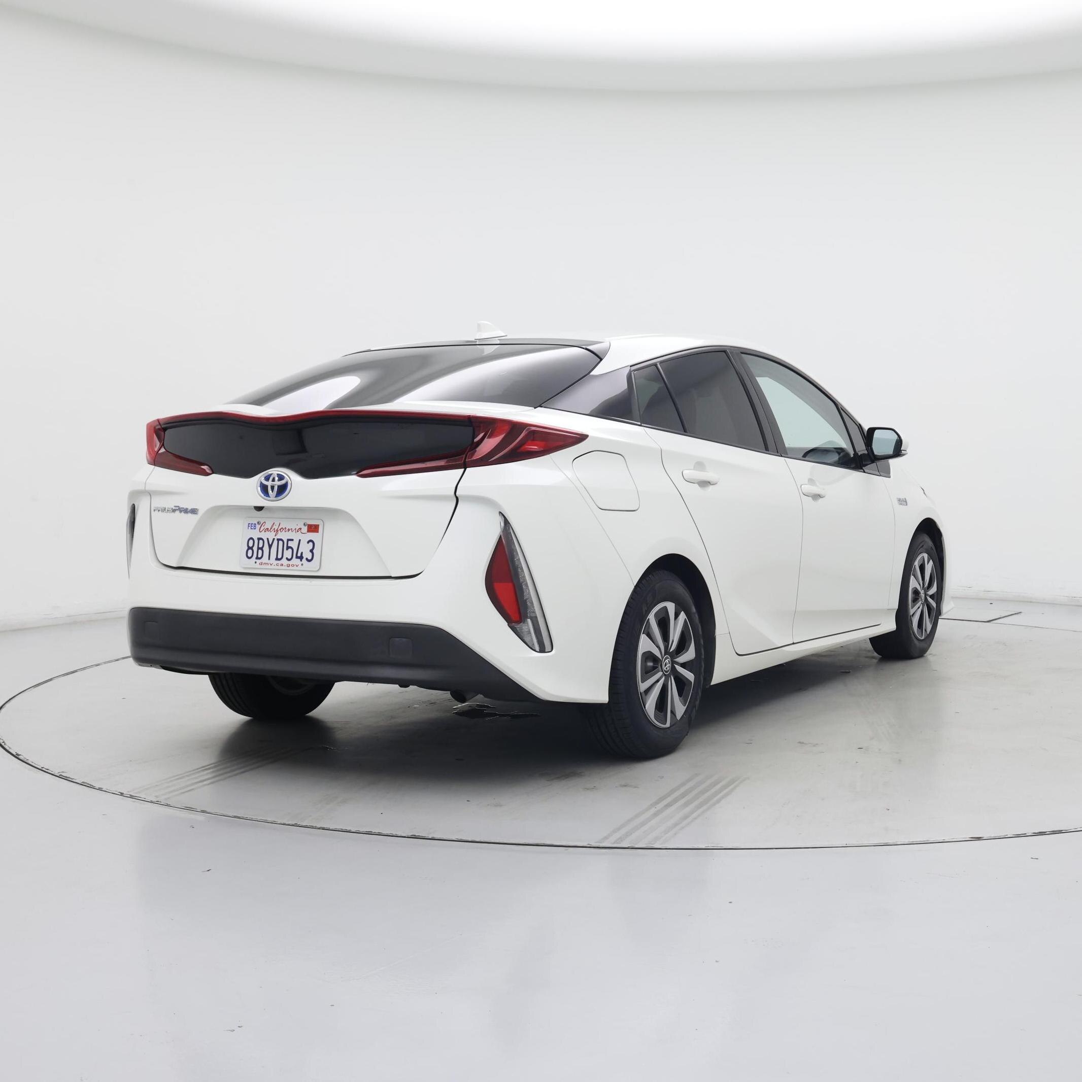 Thumbnail: 2017 Toyota Prius Prime - 8