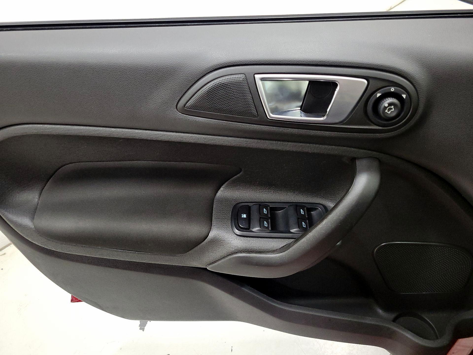 Thumbnail: 2016 Ford Fiesta - 12