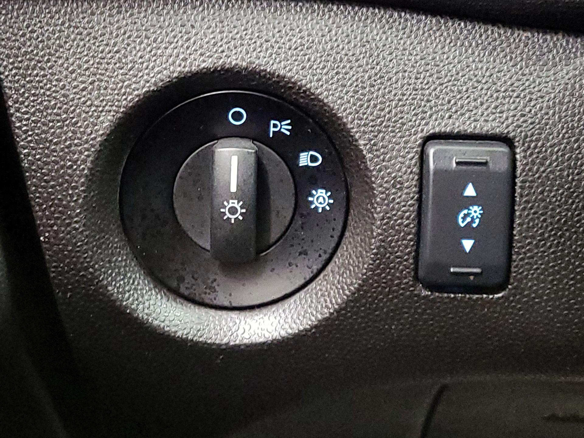 Thumbnail: 2016 Ford Fiesta - 13