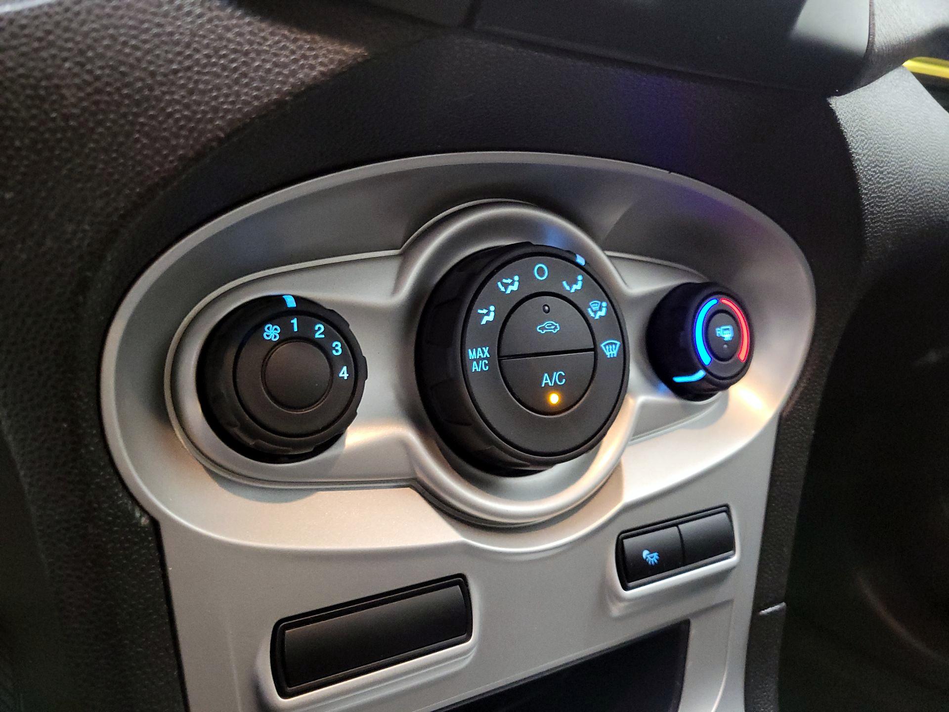 Thumbnail: 2016 Ford Fiesta - 15