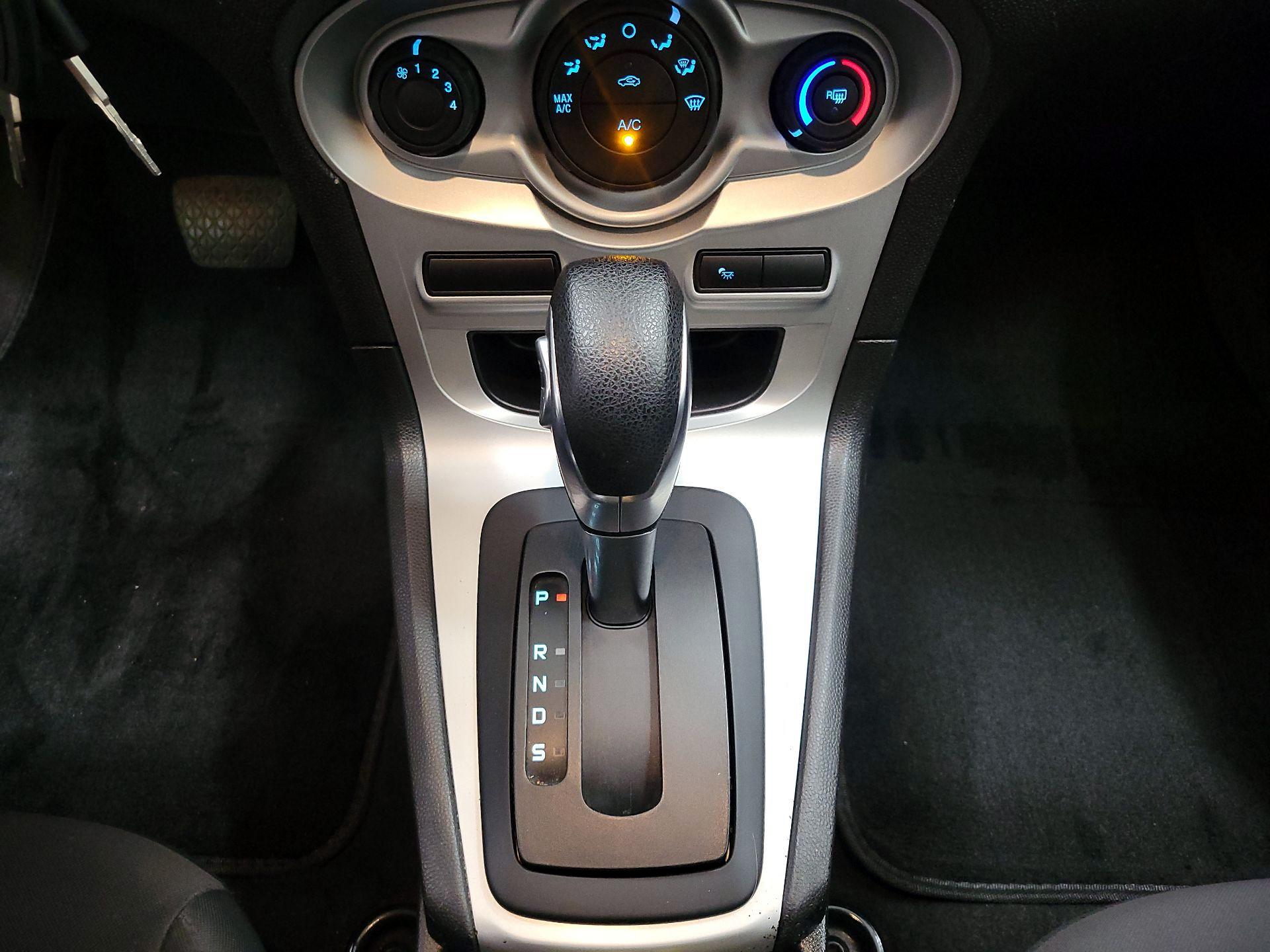 Thumbnail: 2016 Ford Fiesta - 16