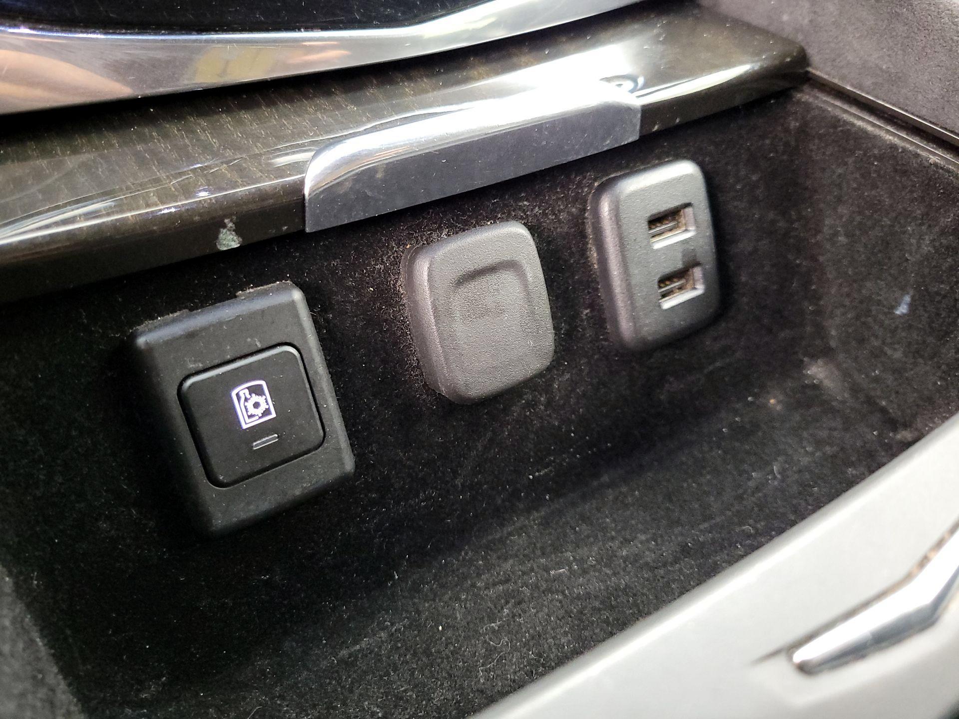 Thumbnail: 2018 Cadillac Escalade - 19