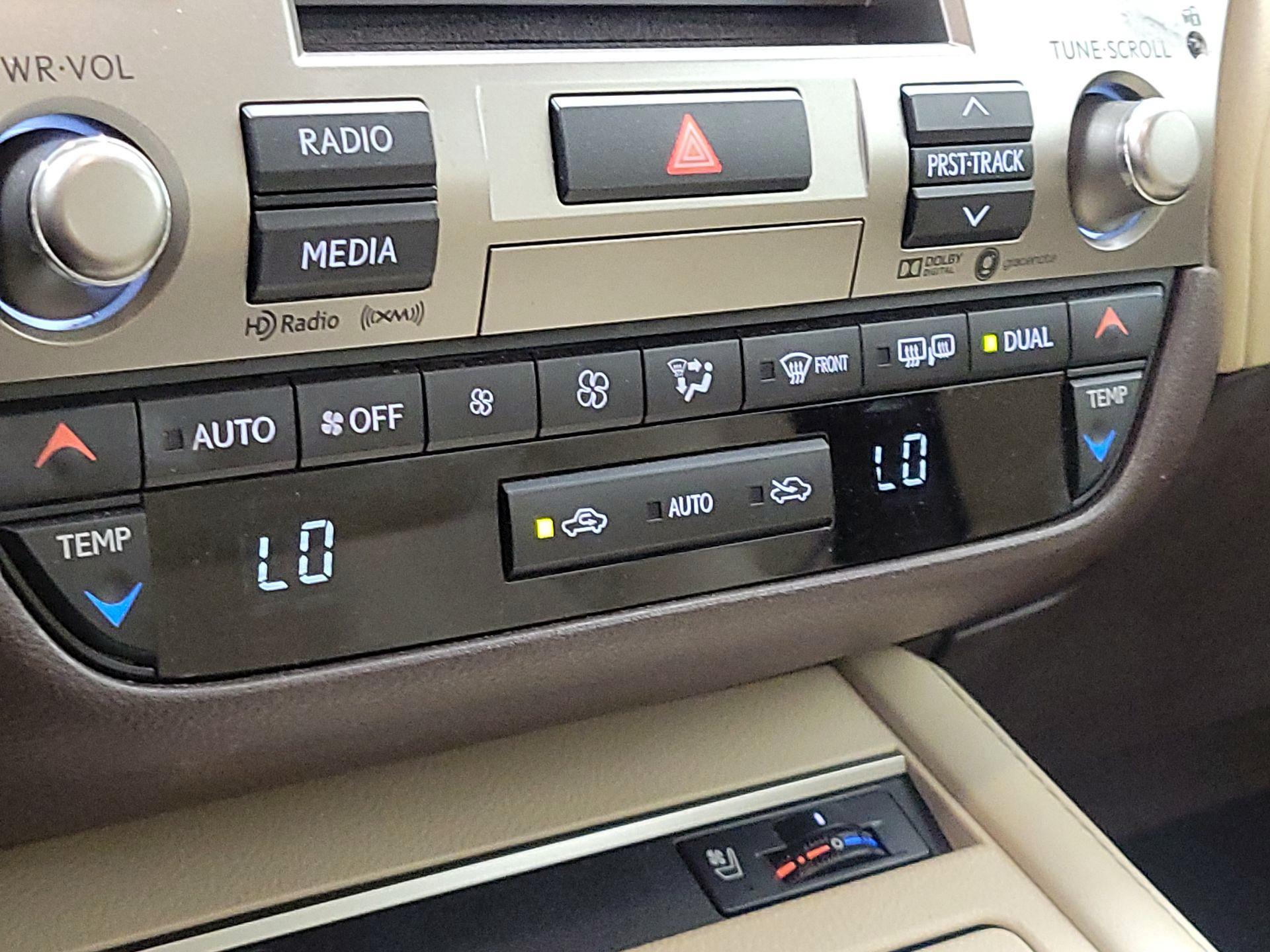 Thumbnail: 2018 Lexus ES - 16
