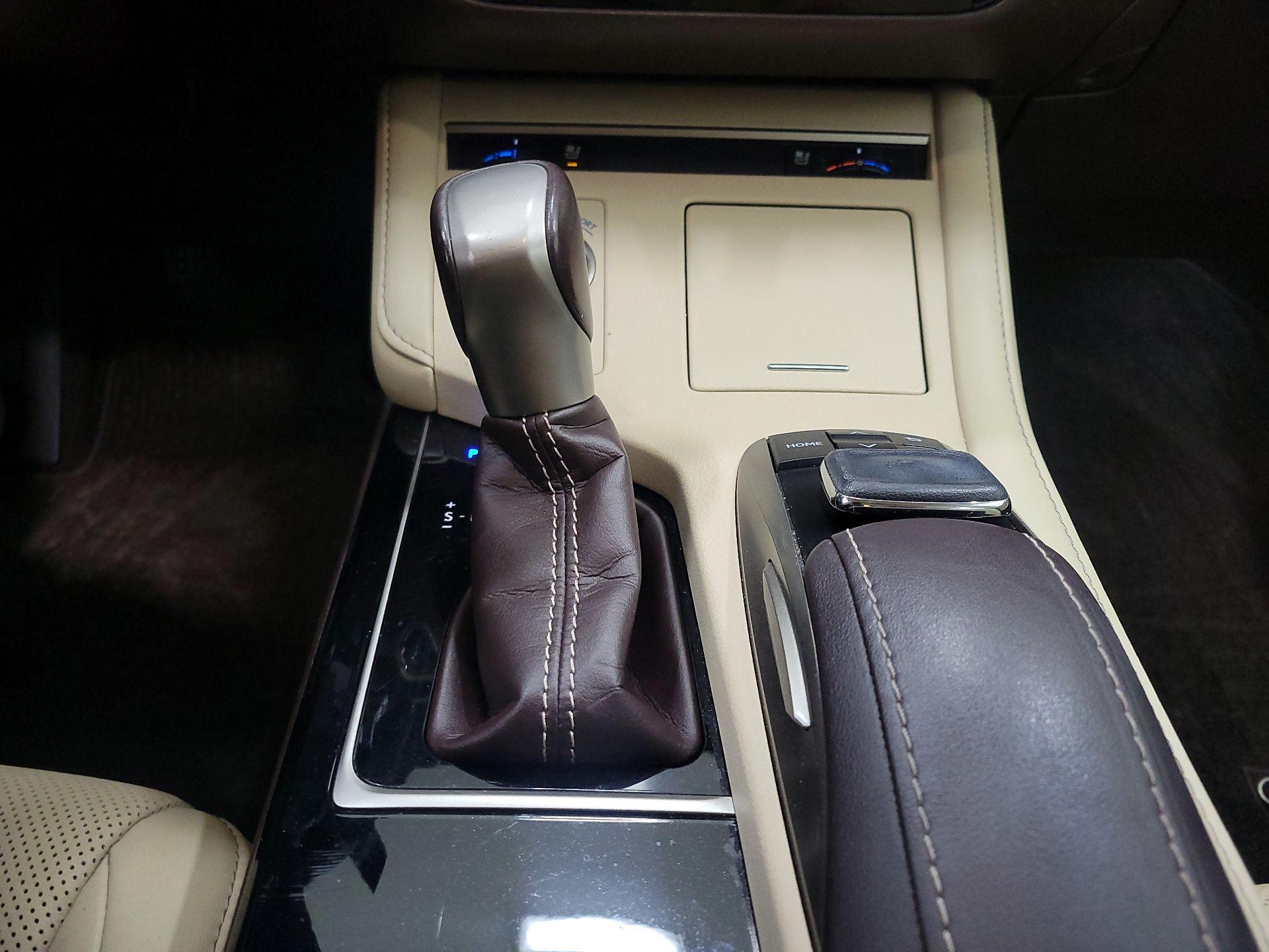 Thumbnail: 2018 Lexus ES - 17