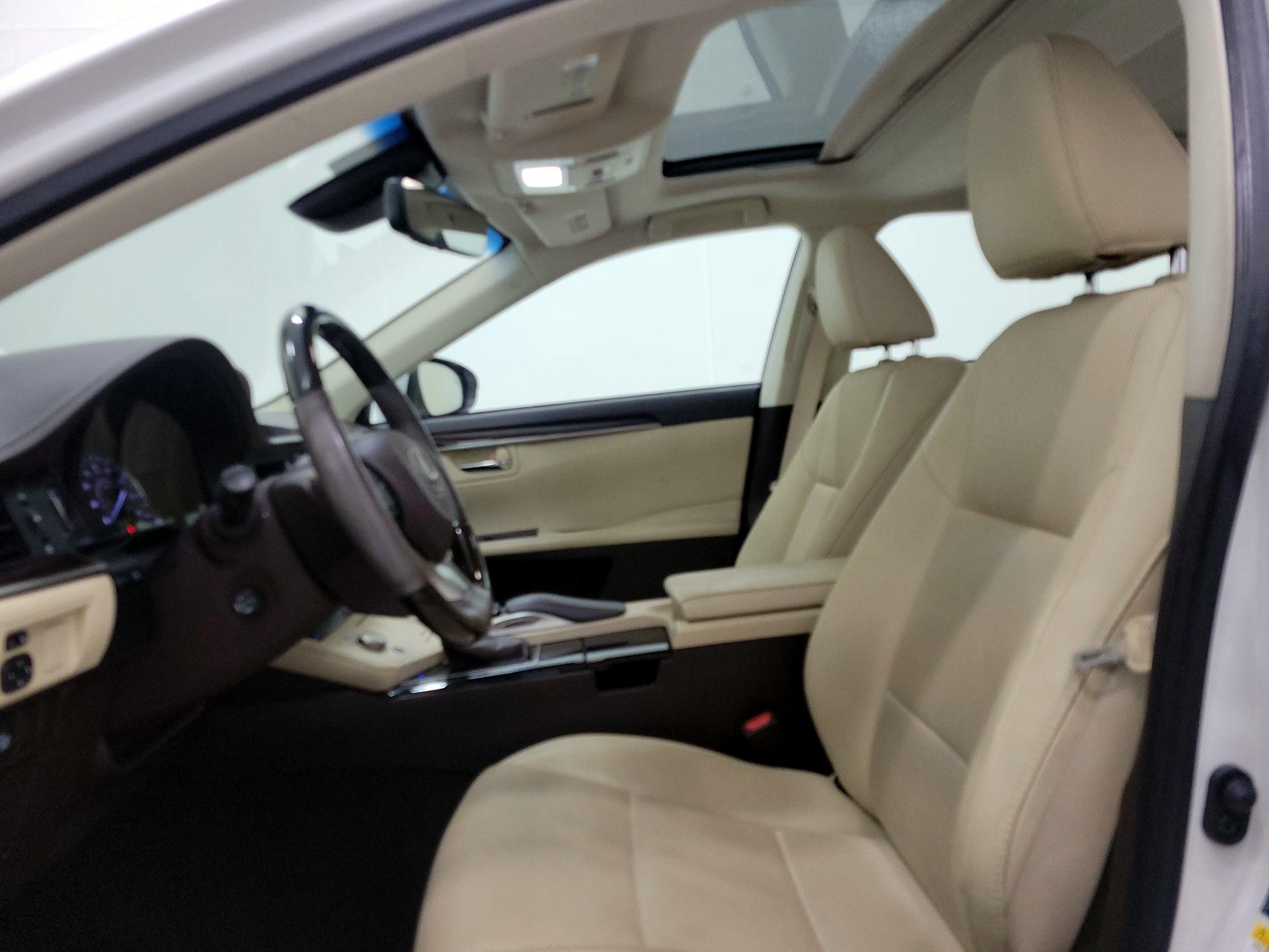 Thumbnail: 2018 Lexus ES - 19