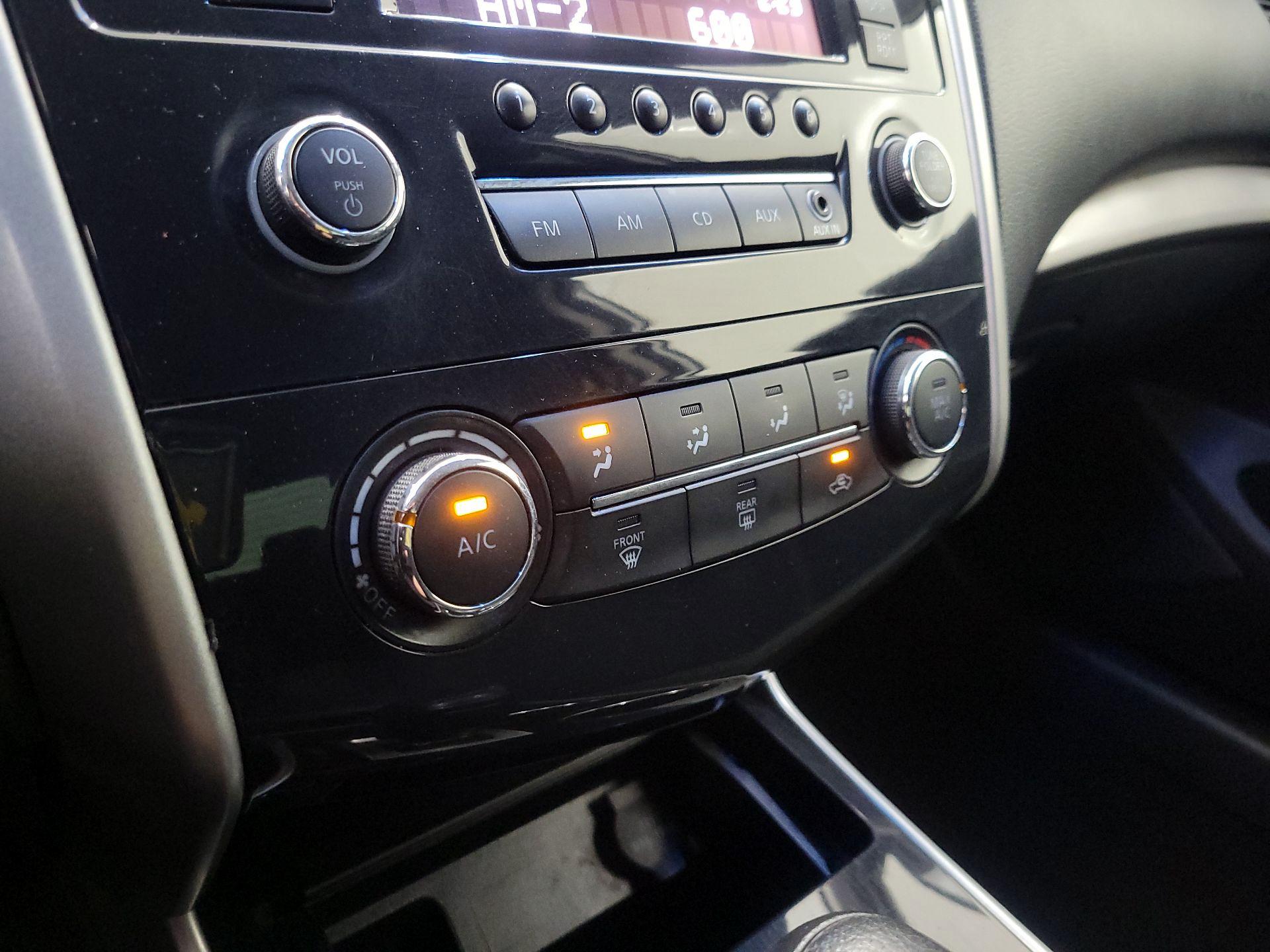 Thumbnail: 2014 Nissan Altima - 15