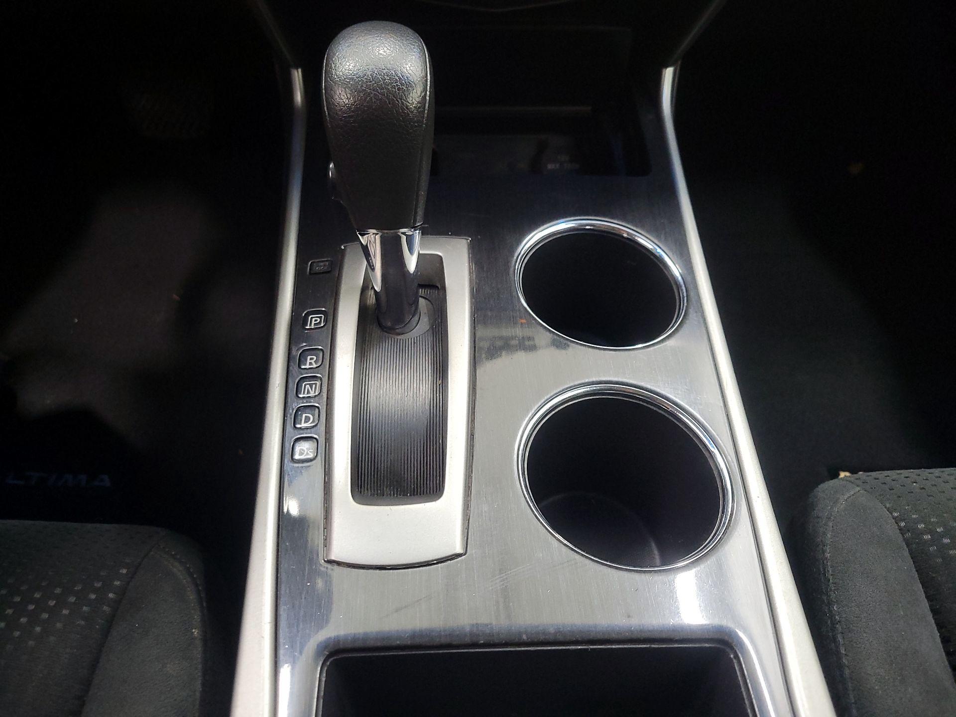 Thumbnail: 2014 Nissan Altima - 16