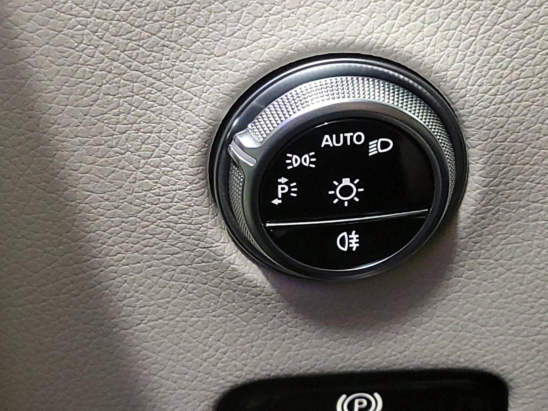 Thumbnail: 2025 Mercedes-Benz GLC - 13