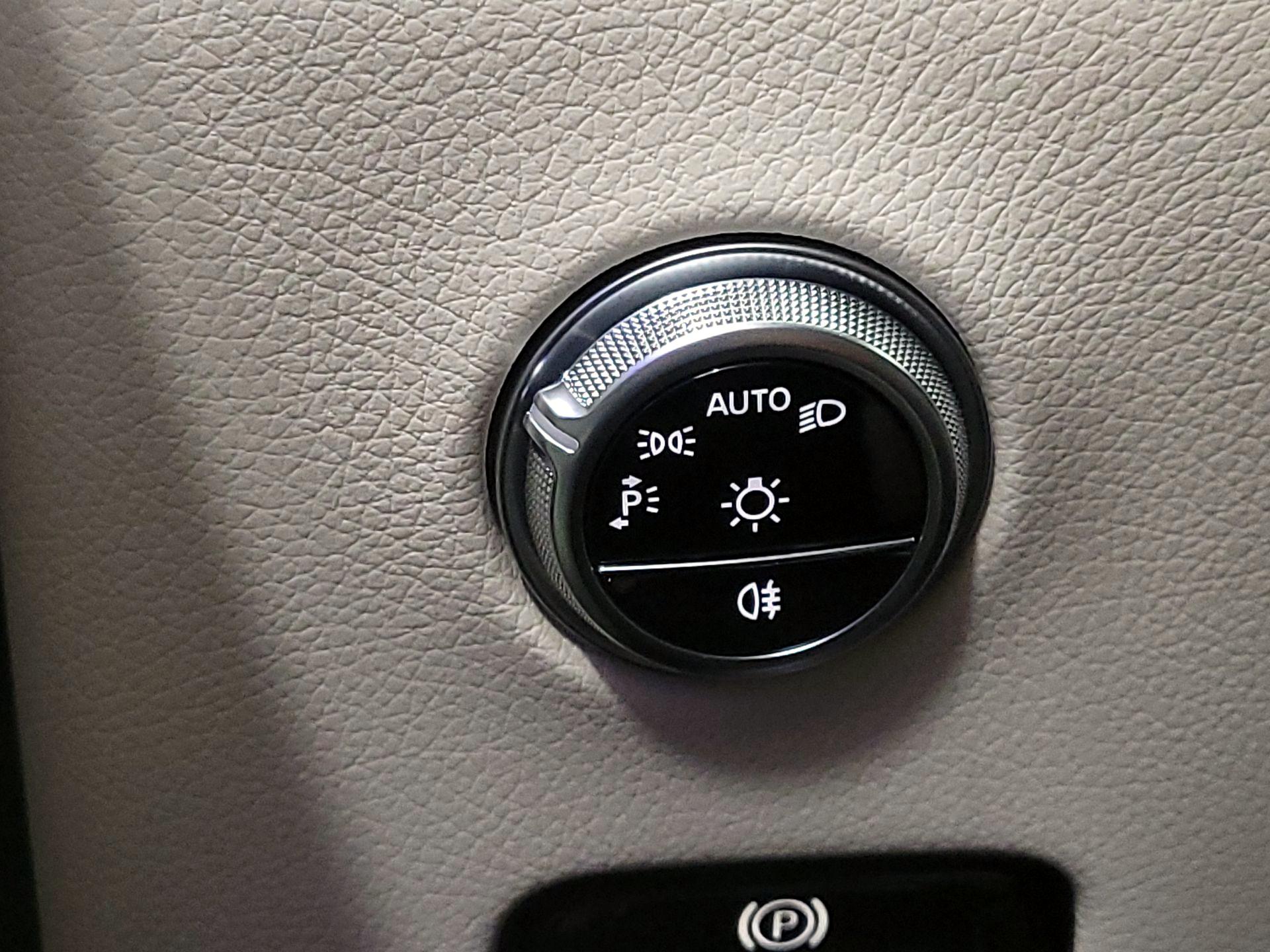 Thumbnail: 2025 Mercedes-Benz GLC - 14