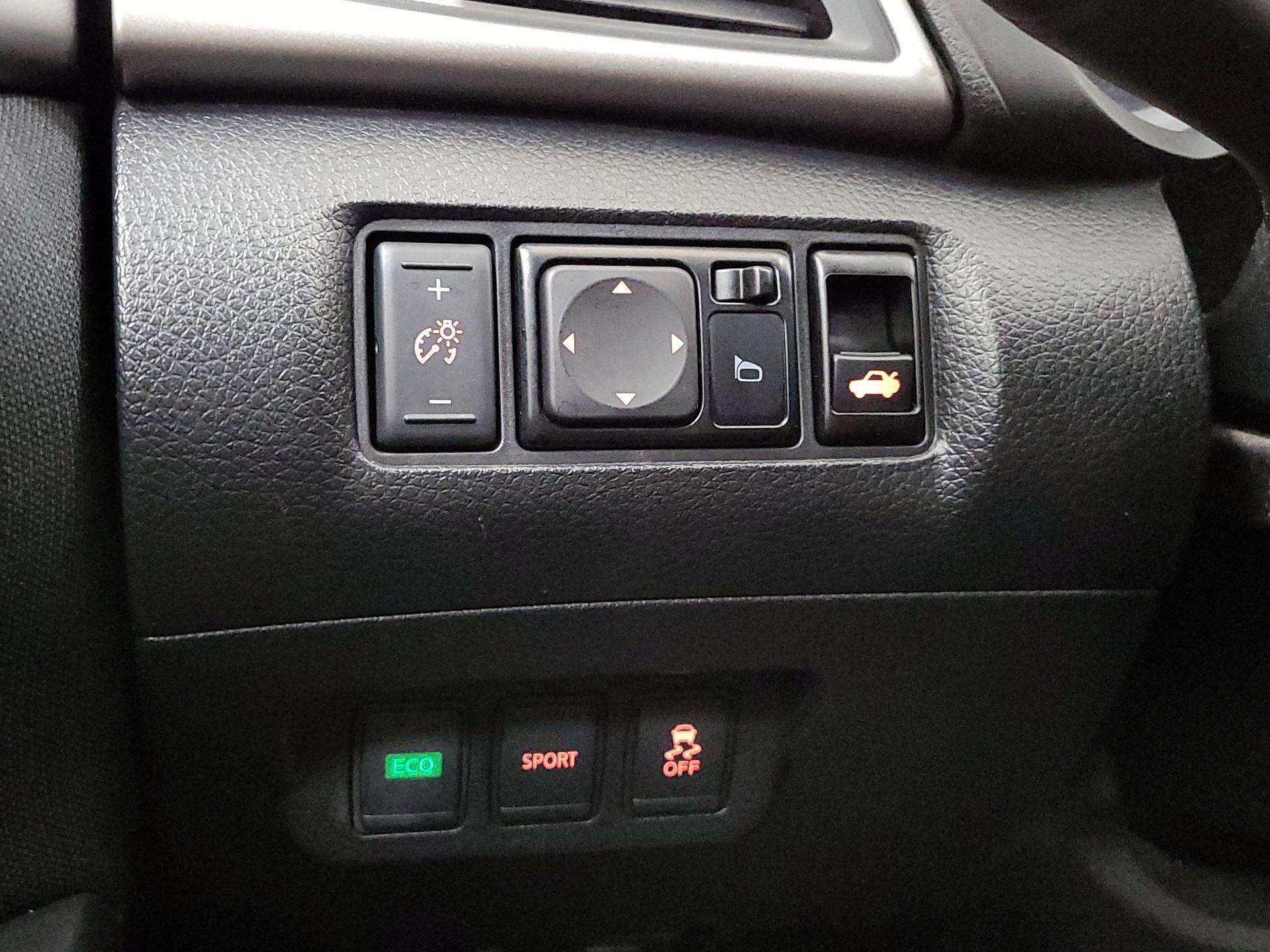 Thumbnail: 2015 Nissan Sentra - 13