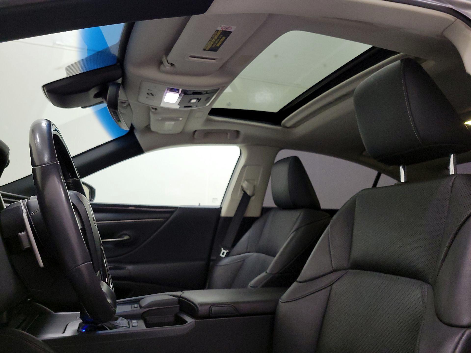 Thumbnail: 2020 Lexus ES - 20