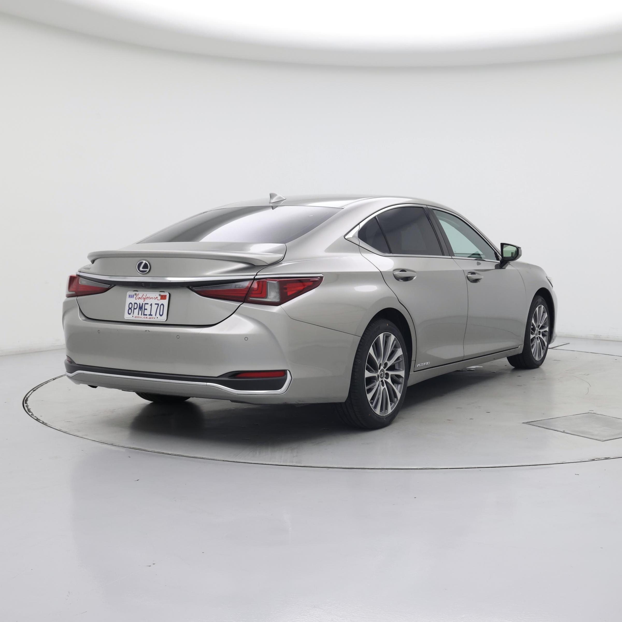 Thumbnail: 2020 Lexus ES - 8