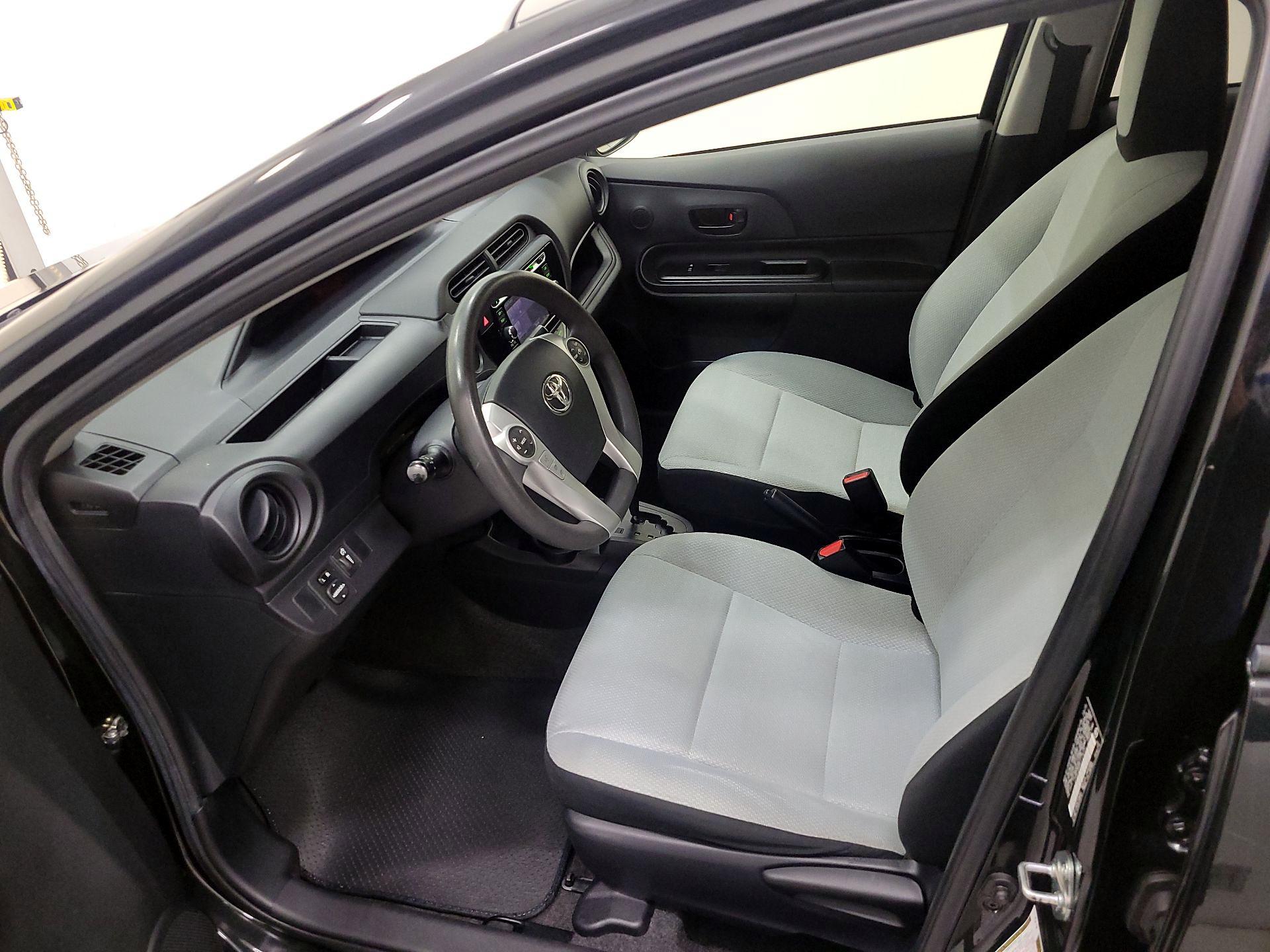 Thumbnail: 2015 Toyota Prius c - 11