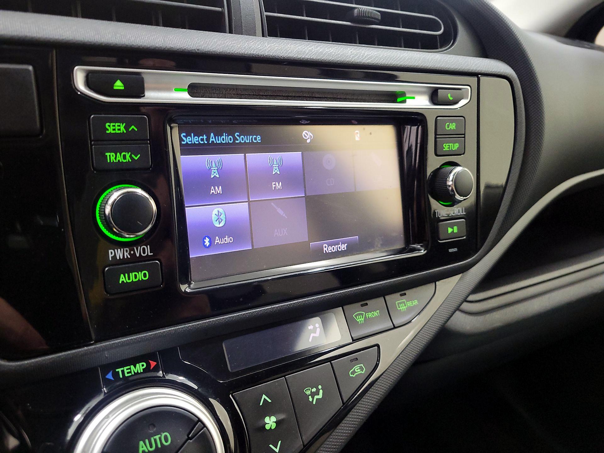 Thumbnail: 2015 Toyota Prius c - 14