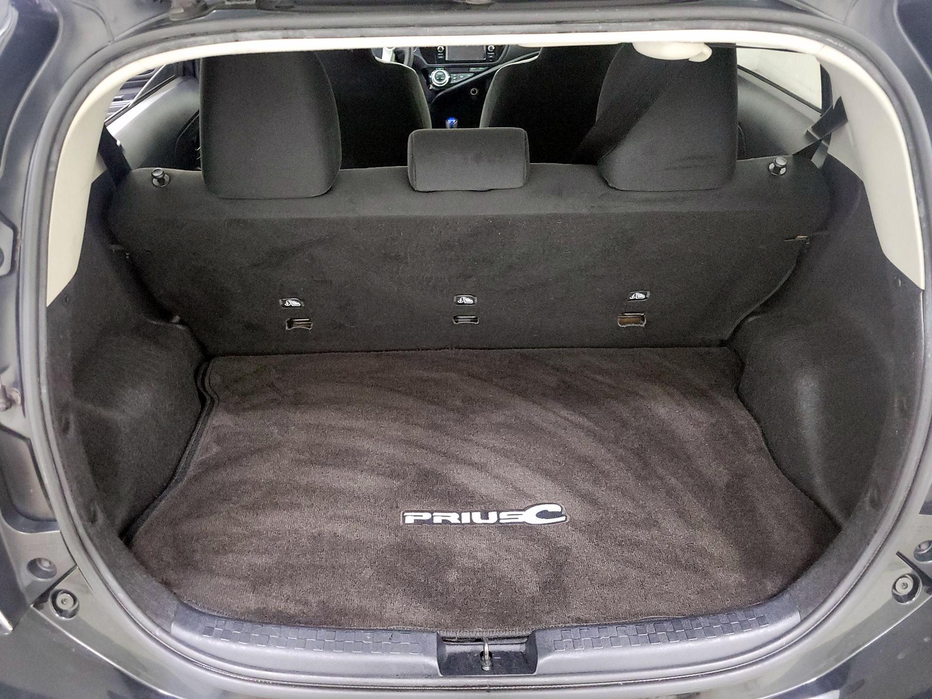 Thumbnail: 2015 Toyota Prius c - 18