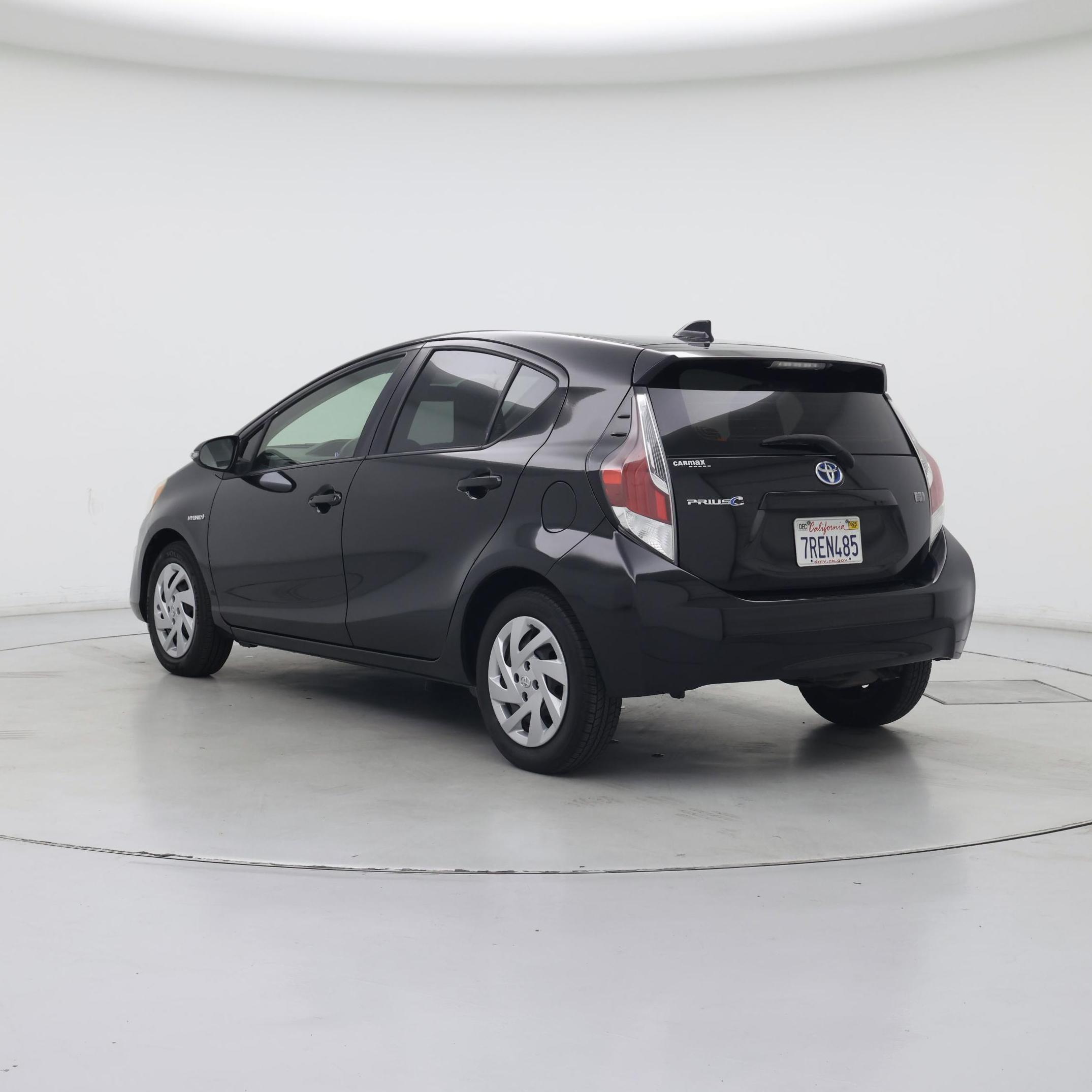 Thumbnail: 2015 Toyota Prius c - 2