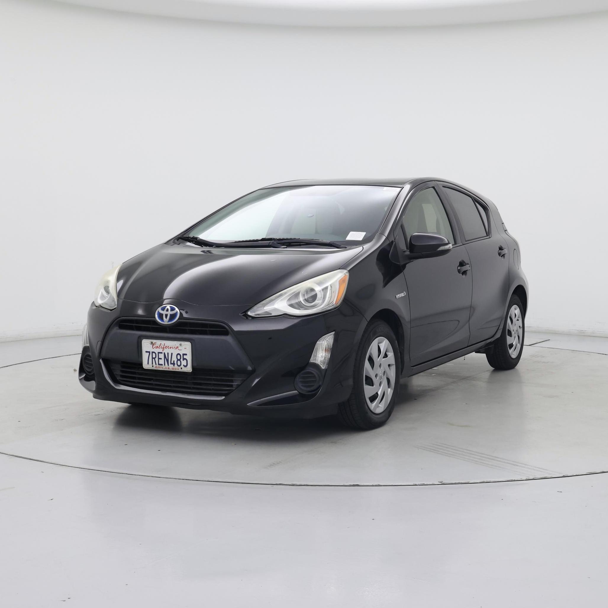 Thumbnail: 2015 Toyota Prius c - 4