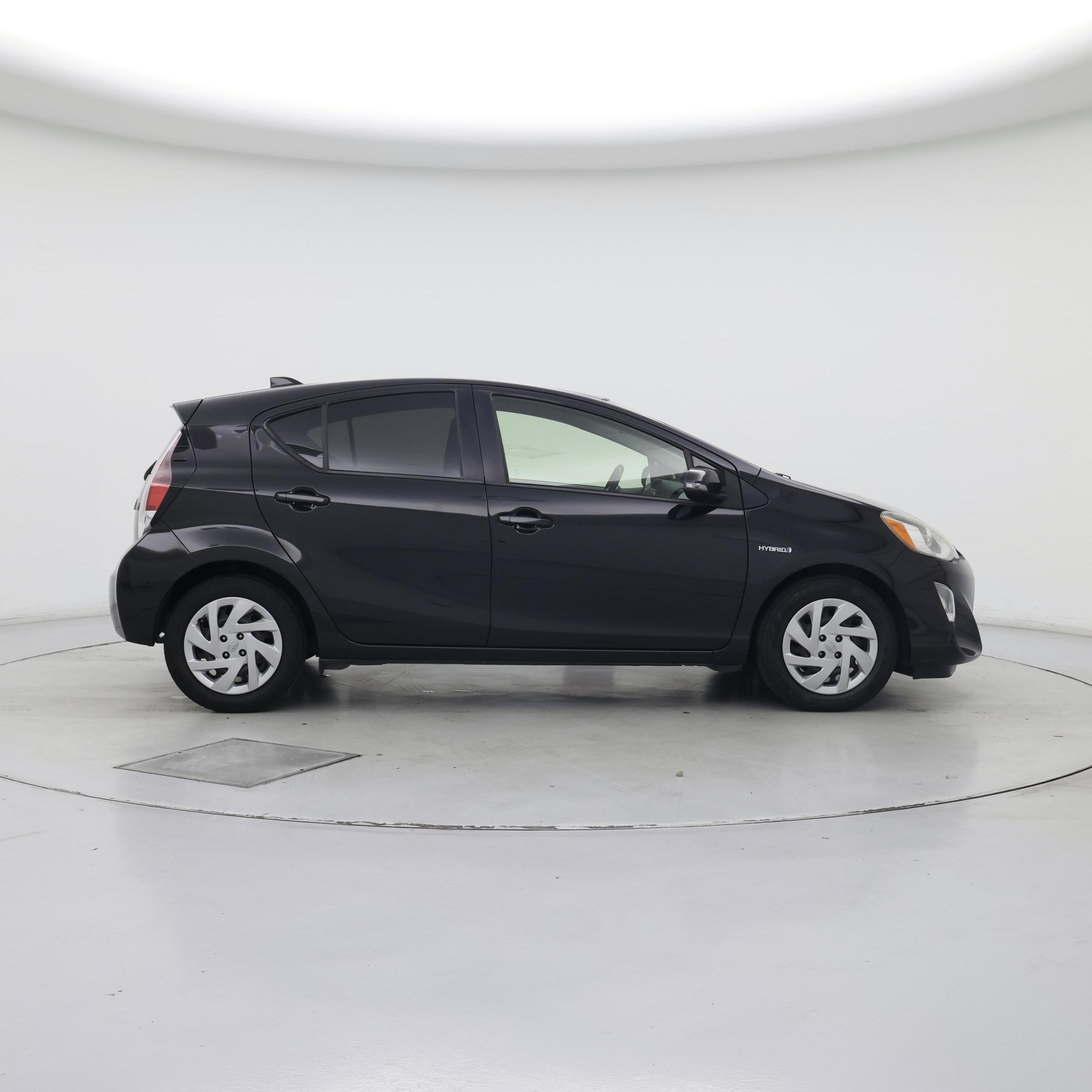 Thumbnail: 2015 Toyota Prius c - 7
