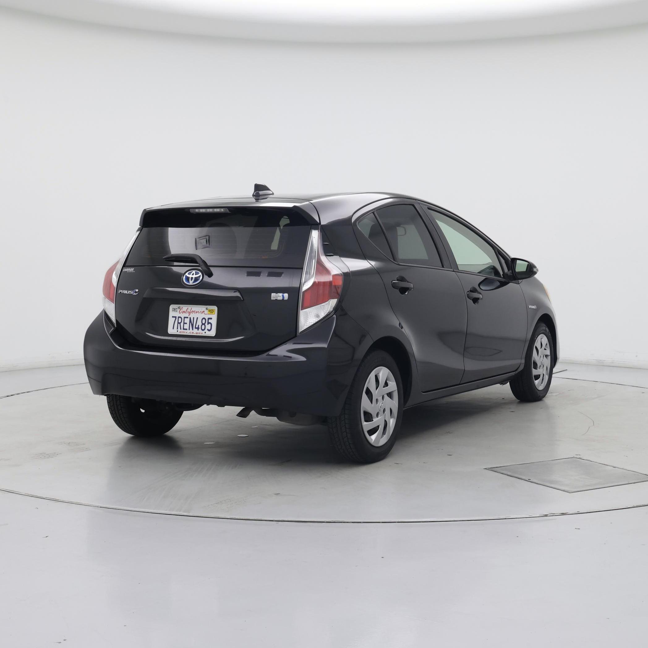 Thumbnail: 2015 Toyota Prius c - 8