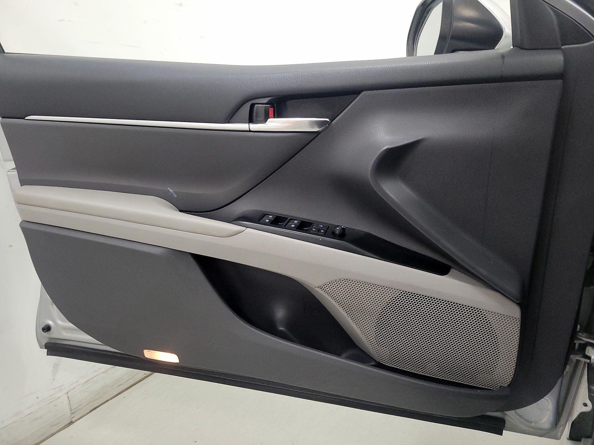 Thumbnail: 2019 Toyota Camry - 12