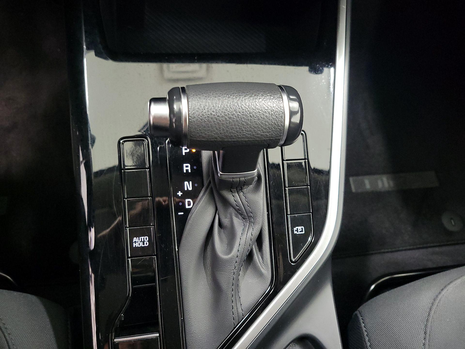 Thumbnail: 2024 Kia Niro - 17