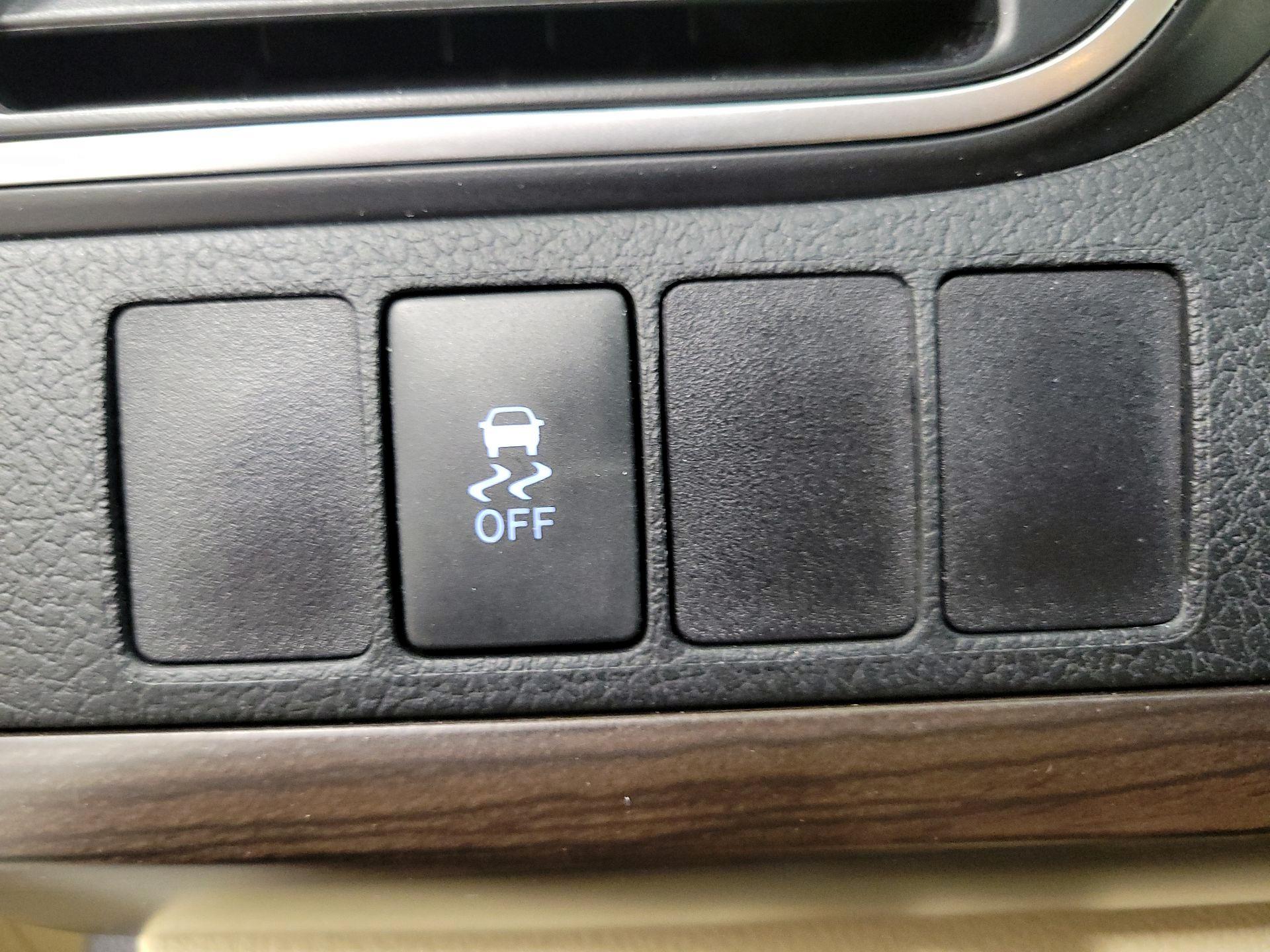 Thumbnail: 2015 Toyota Camry - 13
