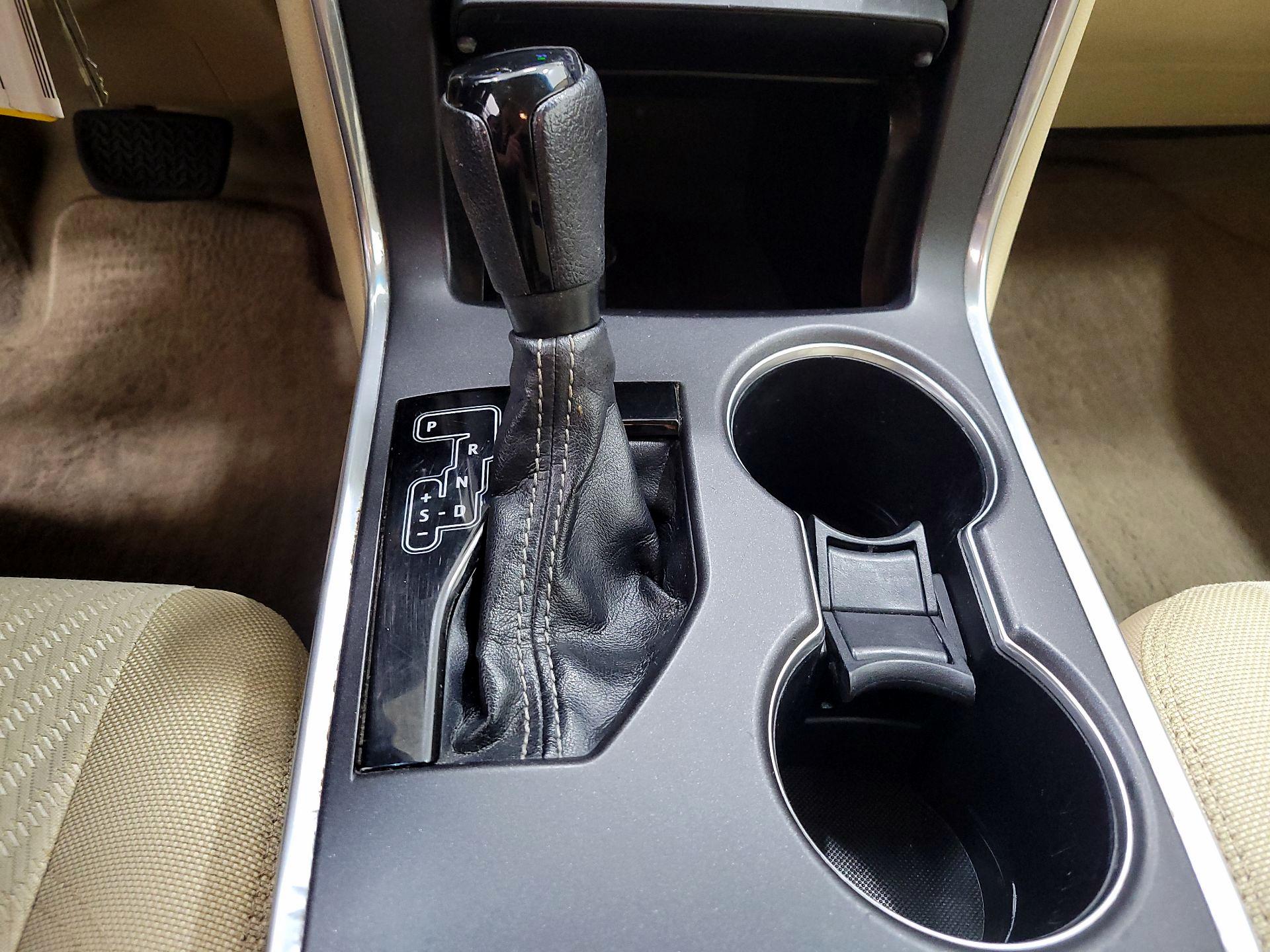 Thumbnail: 2015 Toyota Camry - 17