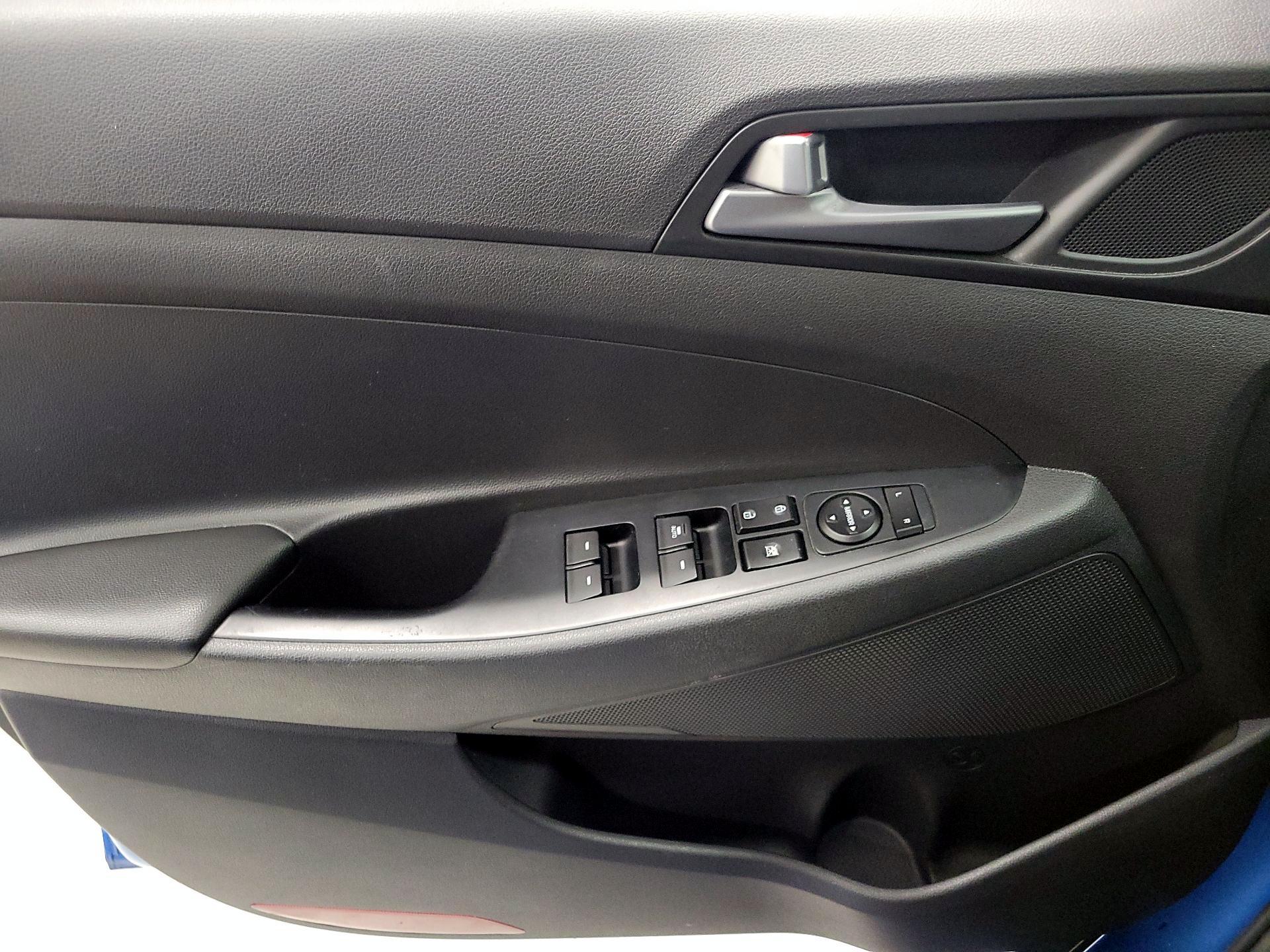 Thumbnail: 2016 Hyundai Tucson - 12