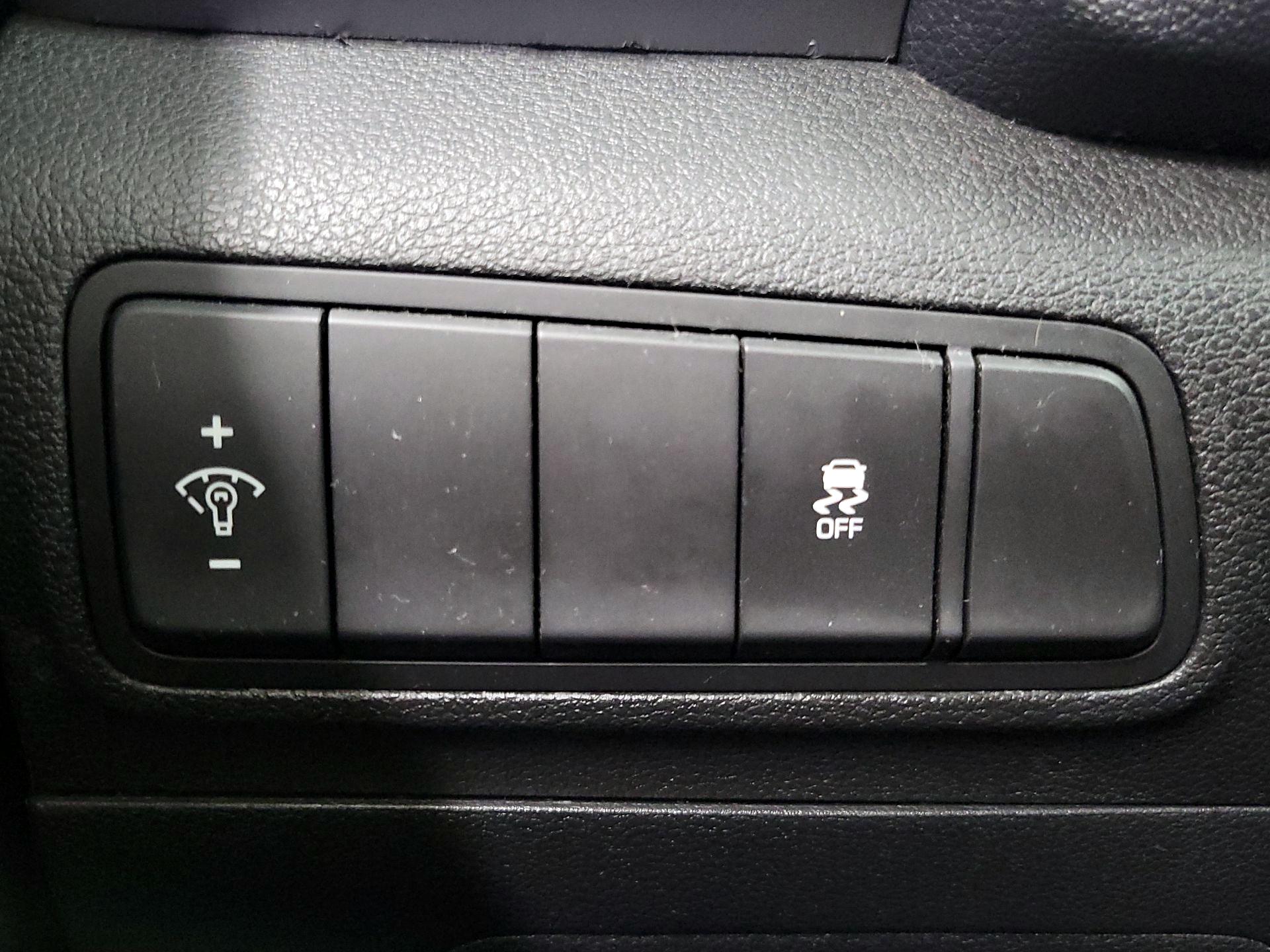 Thumbnail: 2016 Hyundai Tucson - 13