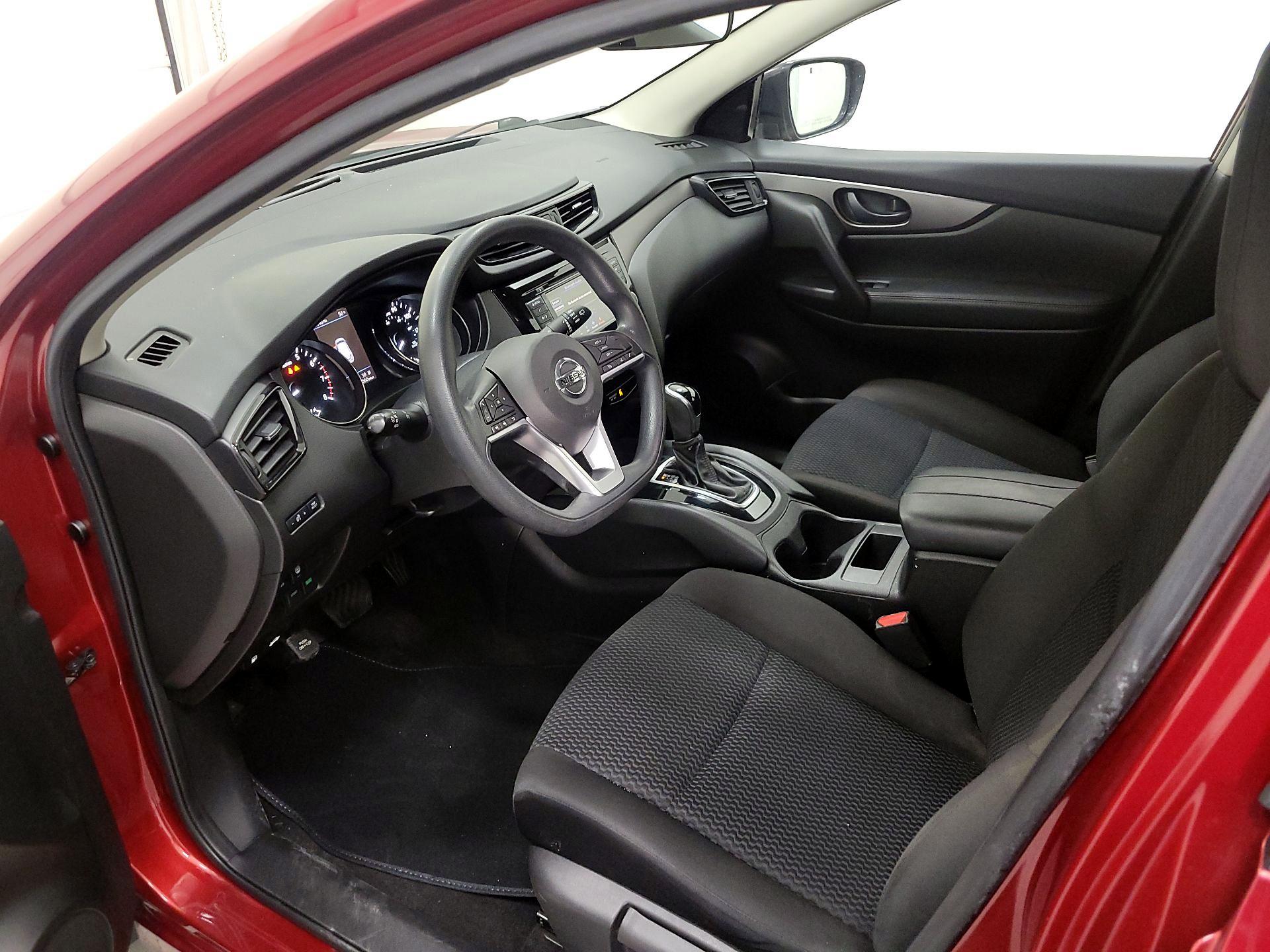 Thumbnail: 2020 Nissan Rogue Sport - 11